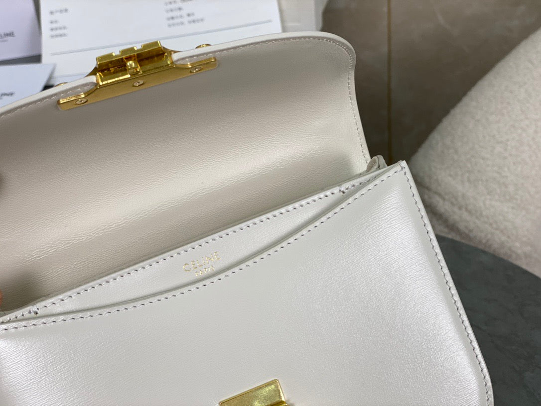 셀린느 트리옹프 틴 베사체 레더 체인백