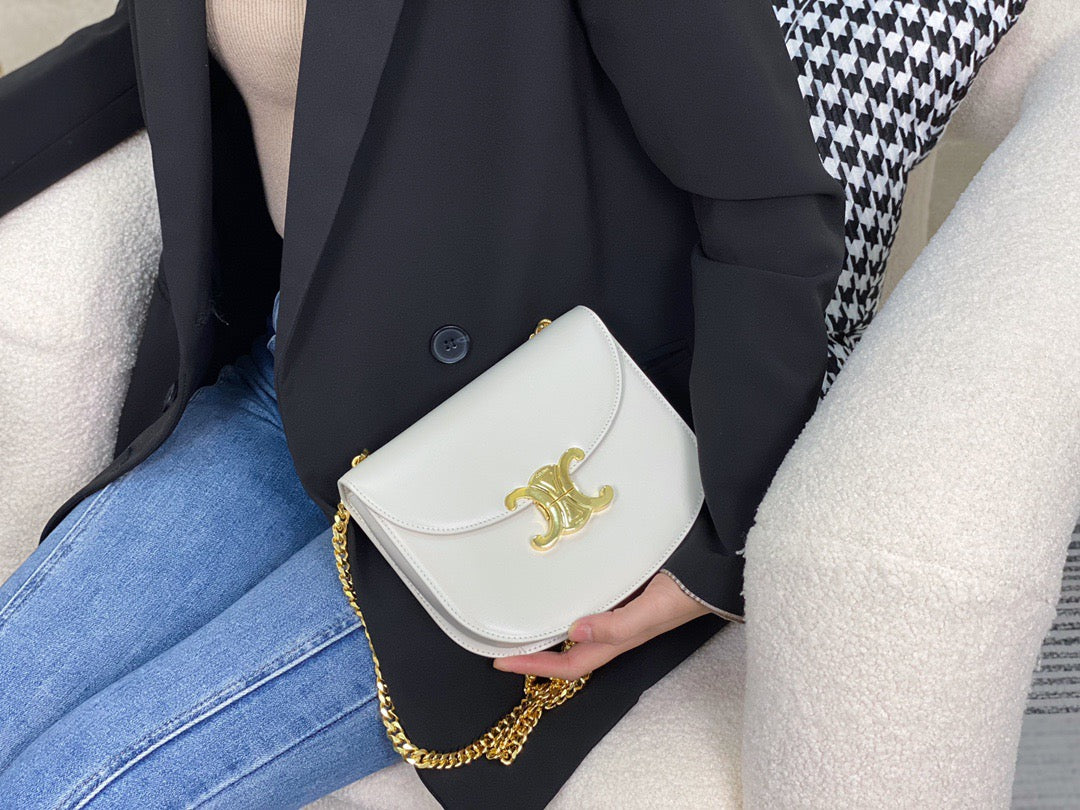 셀린느 트리옹프 틴 베사체 레더 체인백