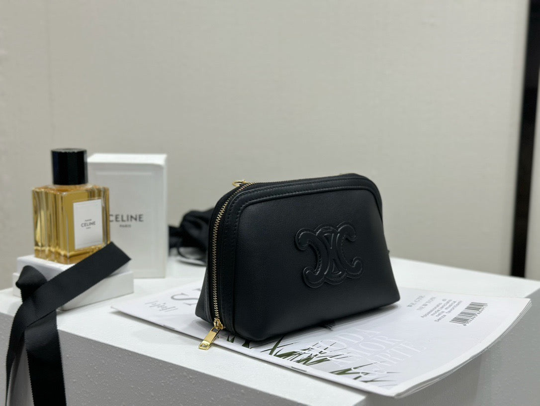 셀린느 트리옹프 레더 체인 클러치