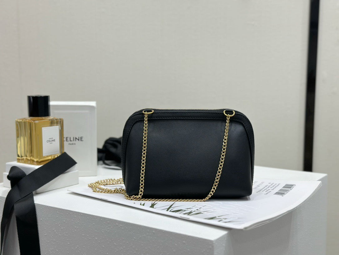 셀린느 트리옹프 레더 체인 클러치