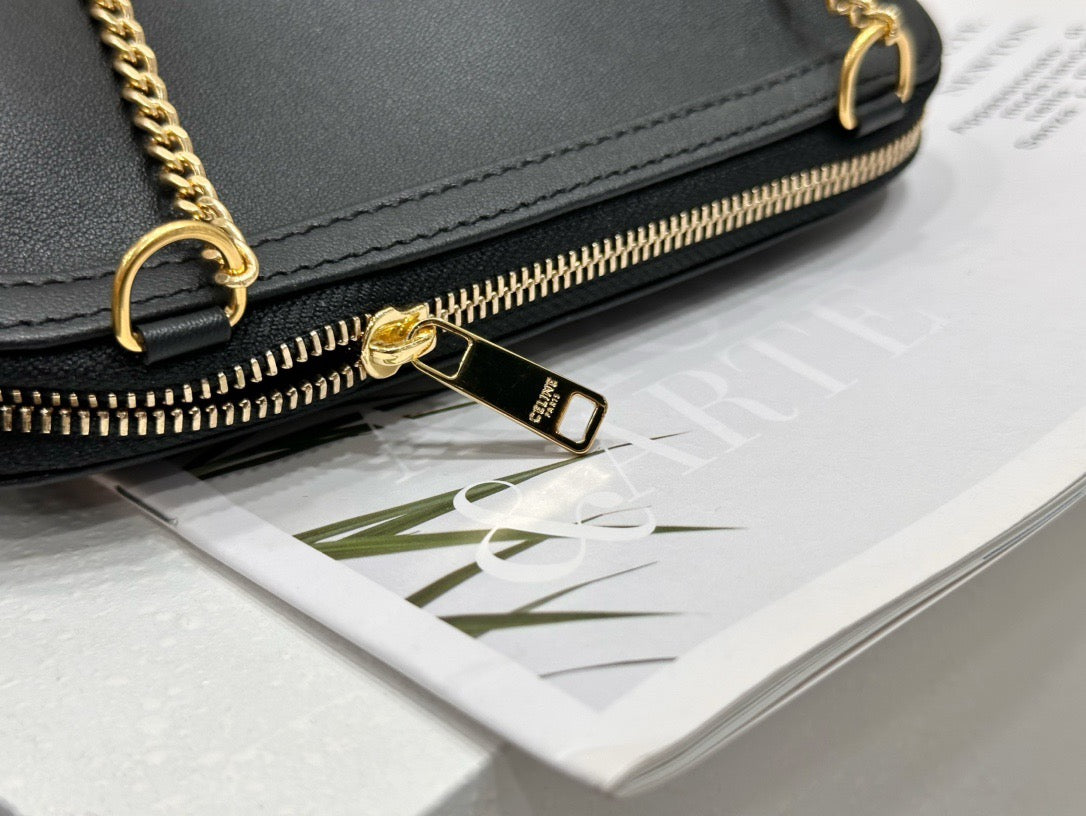 셀린느 트리옹프 레더 체인 클러치