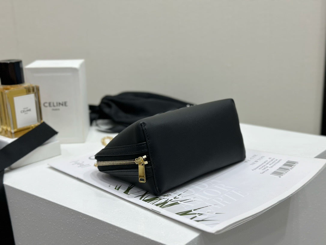 셀린느 트리옹프 레더 체인 클러치