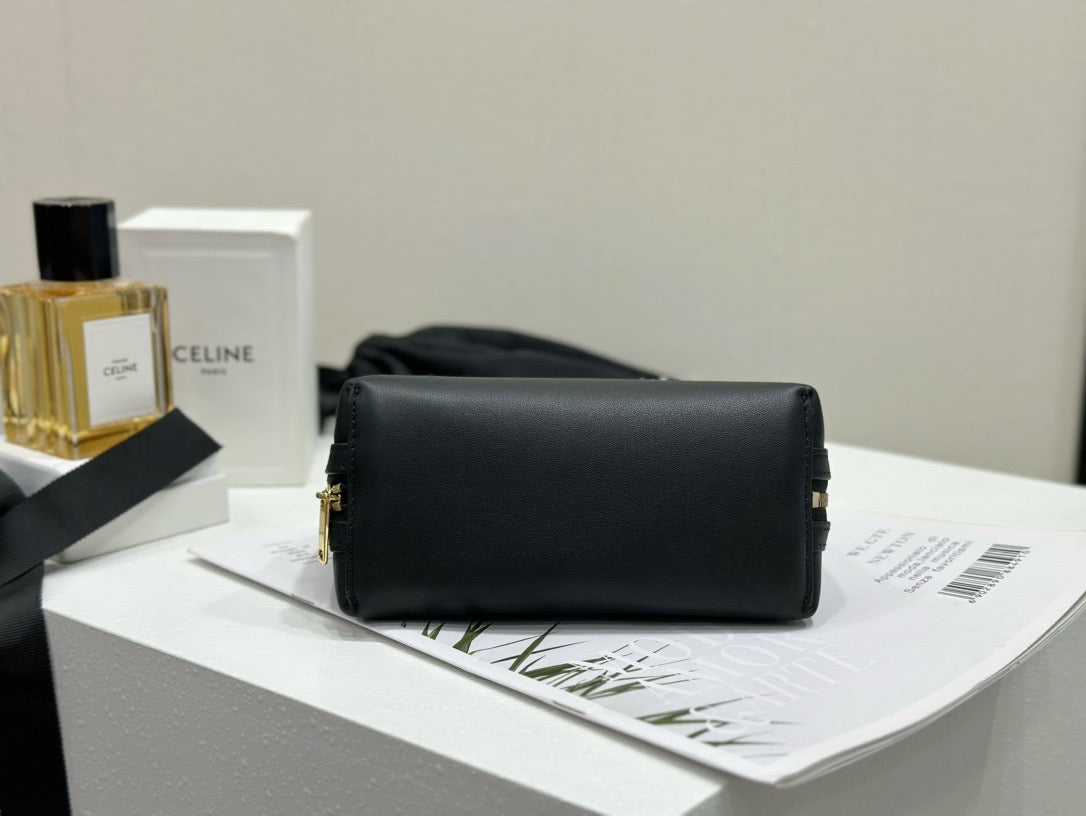 셀린느 트리옹프 레더 체인 클러치