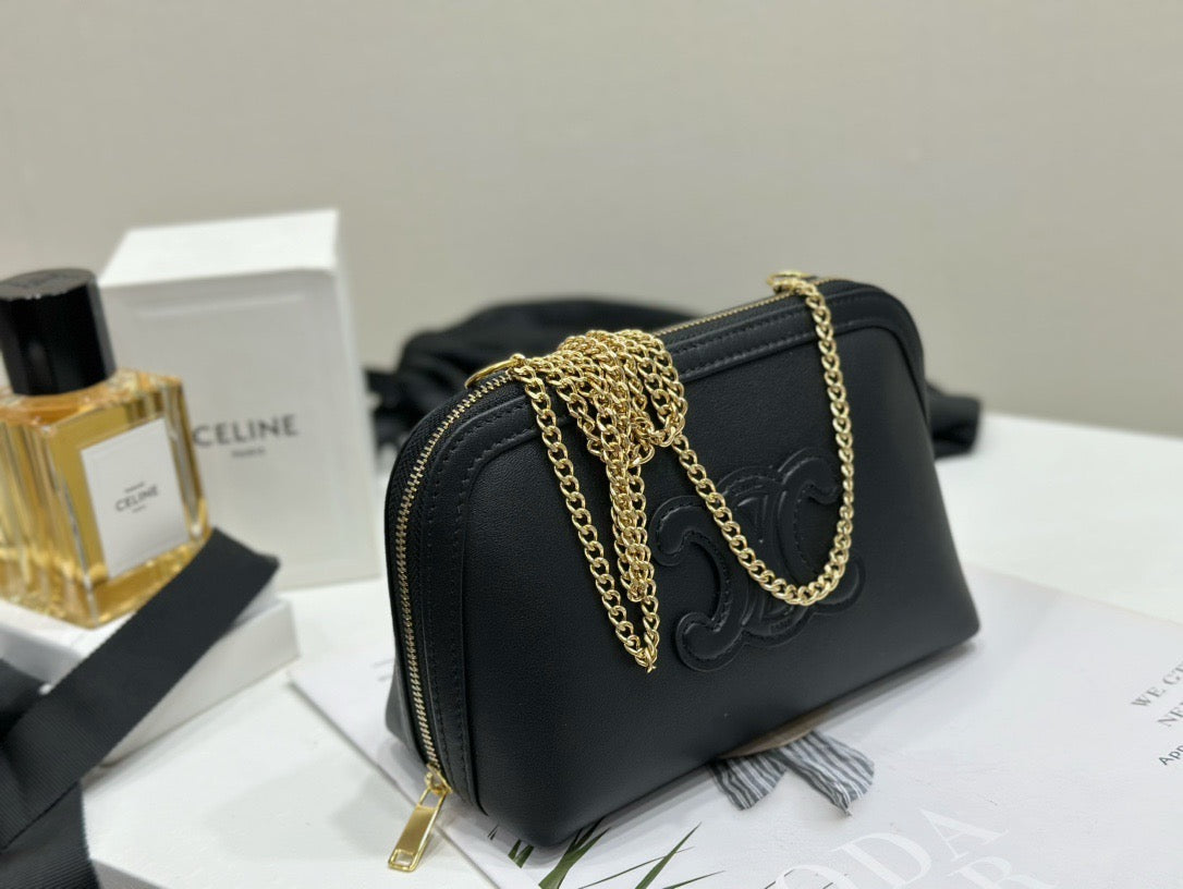 셀린느 트리옹프 레더 체인 클러치