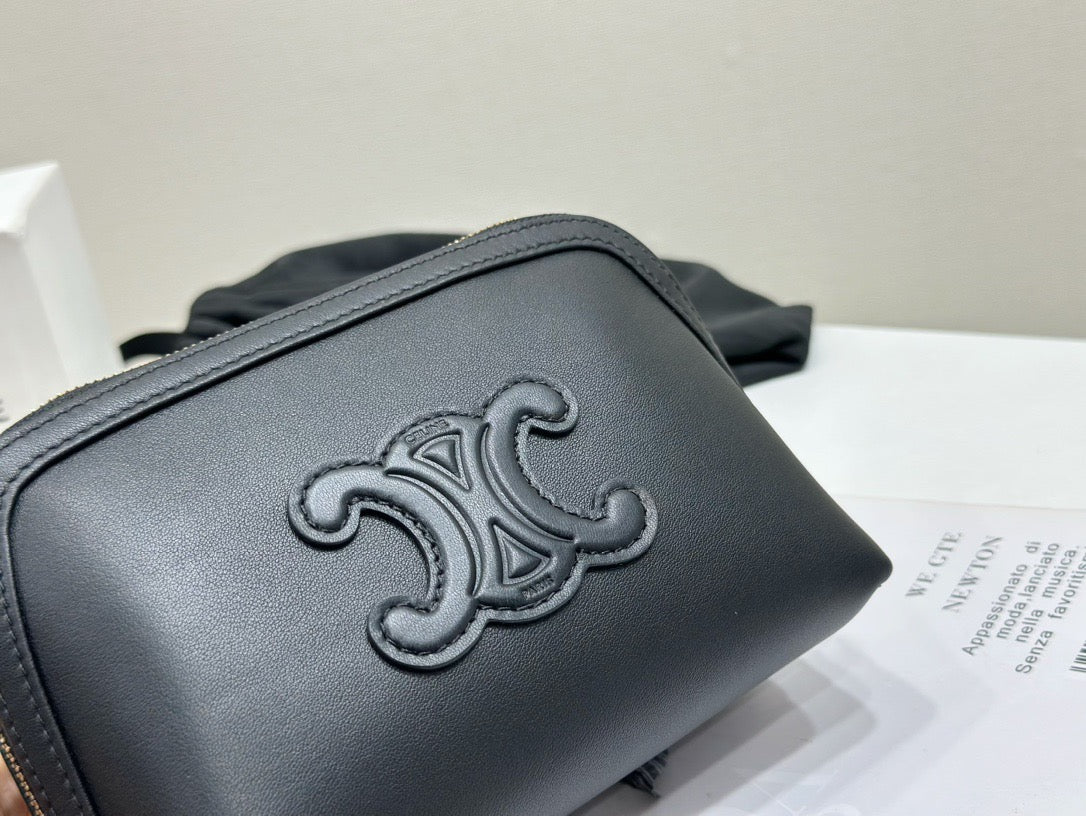 셀린느 트리옹프 레더 체인 클러치