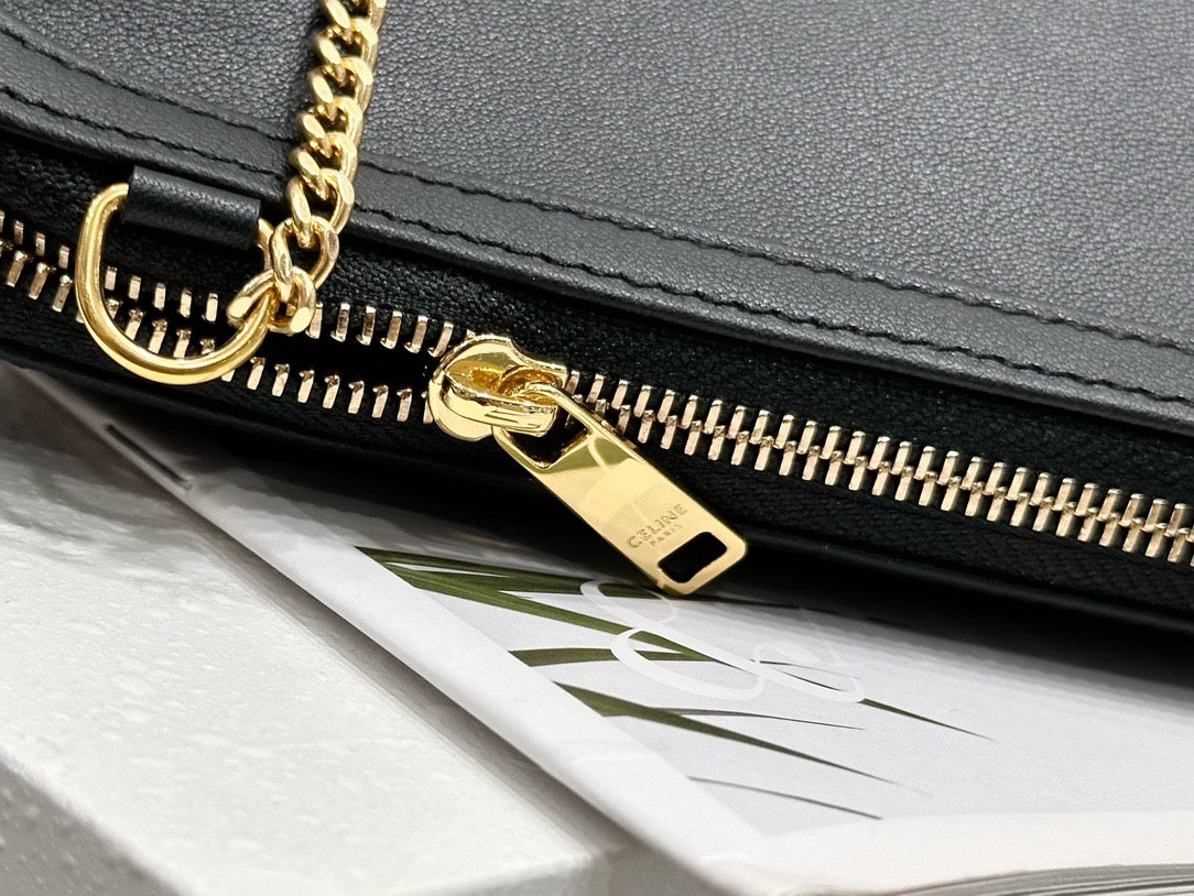 셀린느 트리옹프 레더 체인 클러치