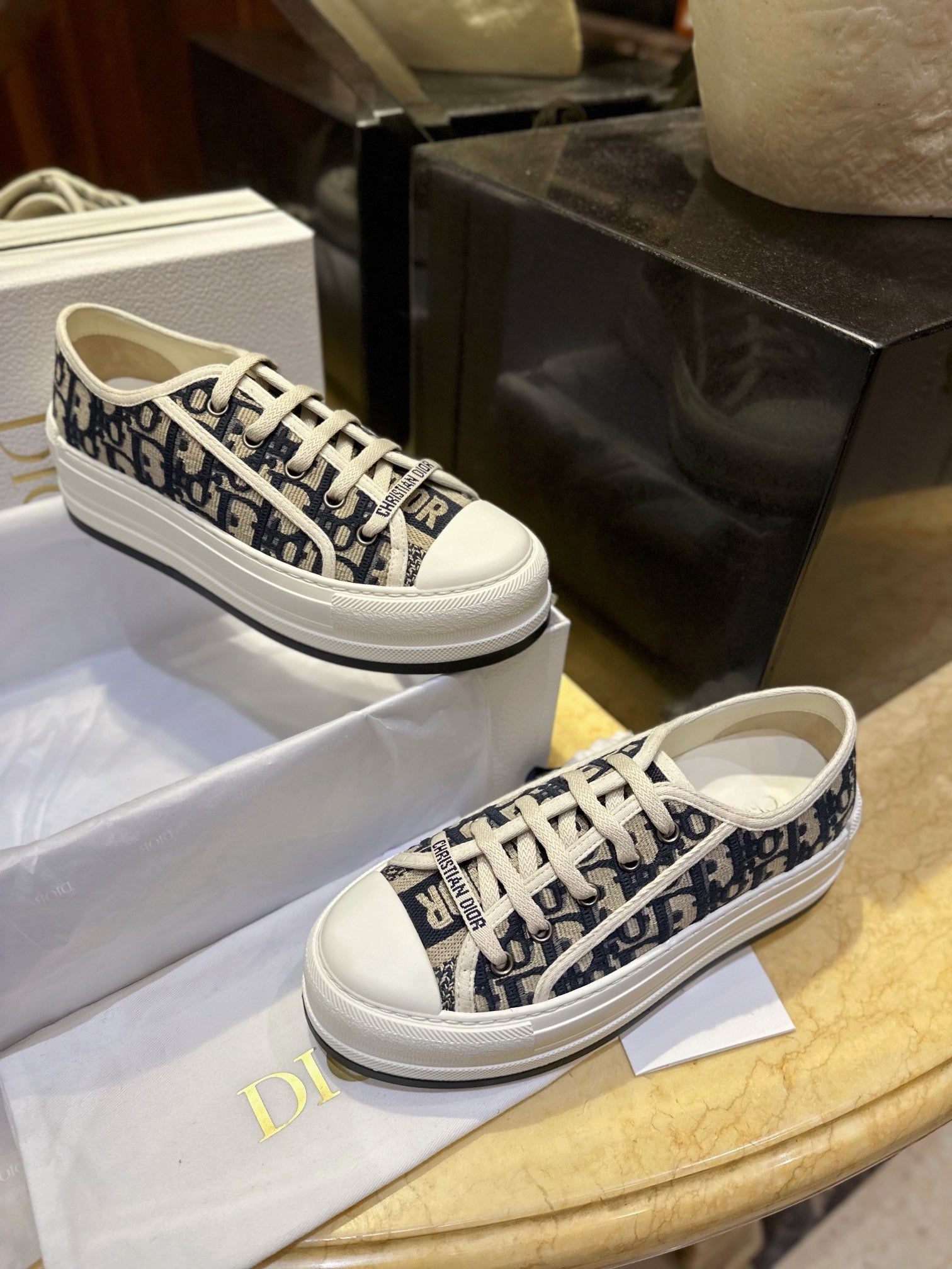 디올 오블리크 플랫폼 스니커즈