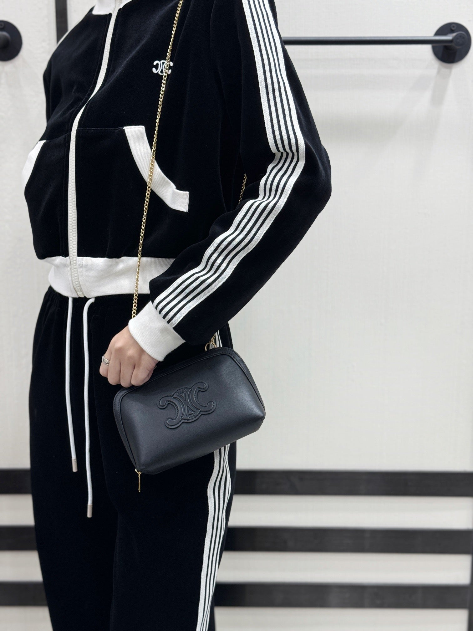 셀린느 트리옹프 레더 체인 클러치