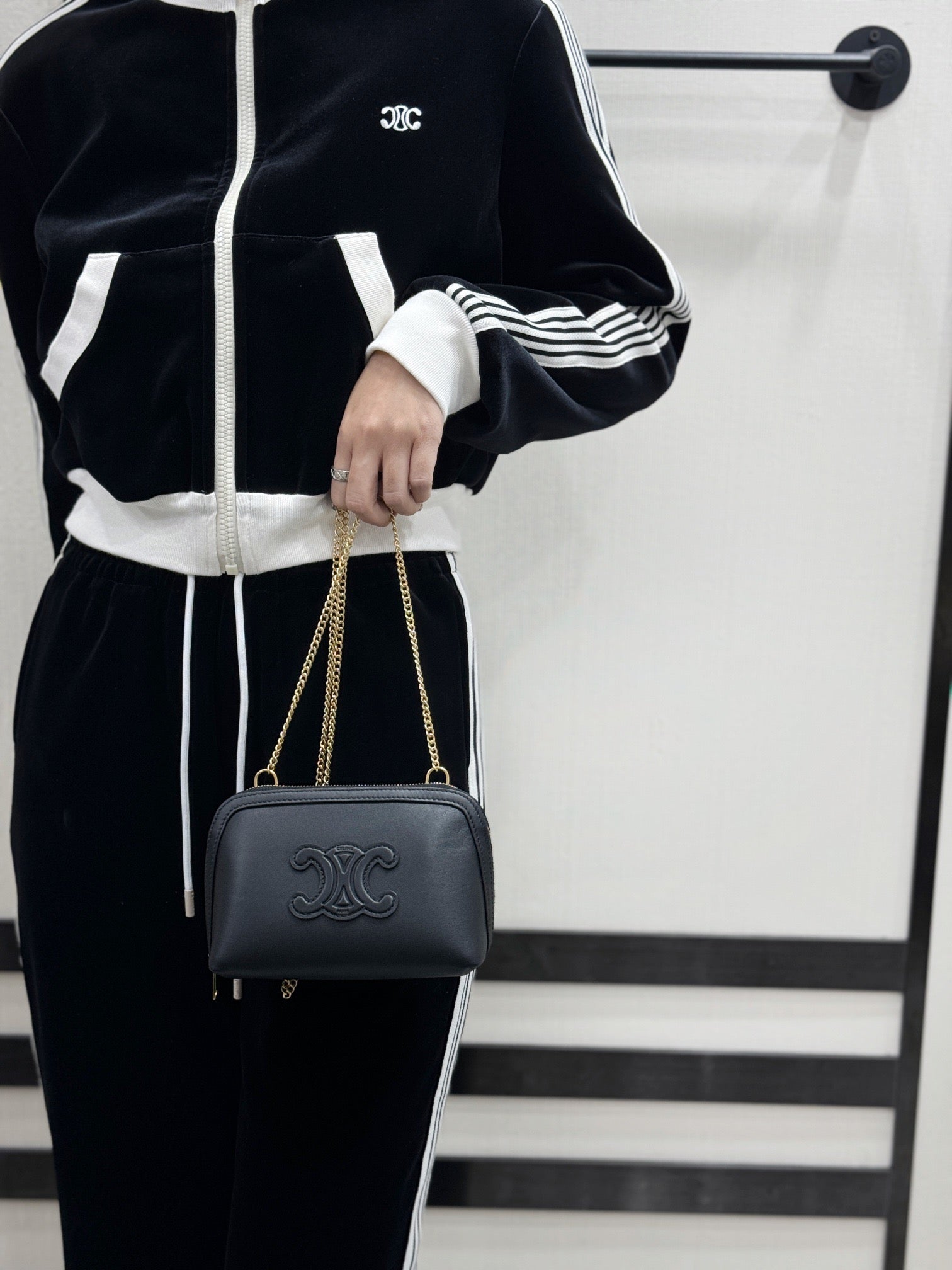 셀린느 트리옹프 레더 체인 클러치