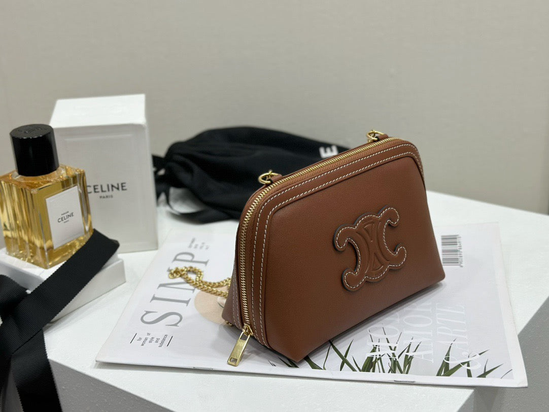 셀린느 트리옹프 레더 체인 클러치