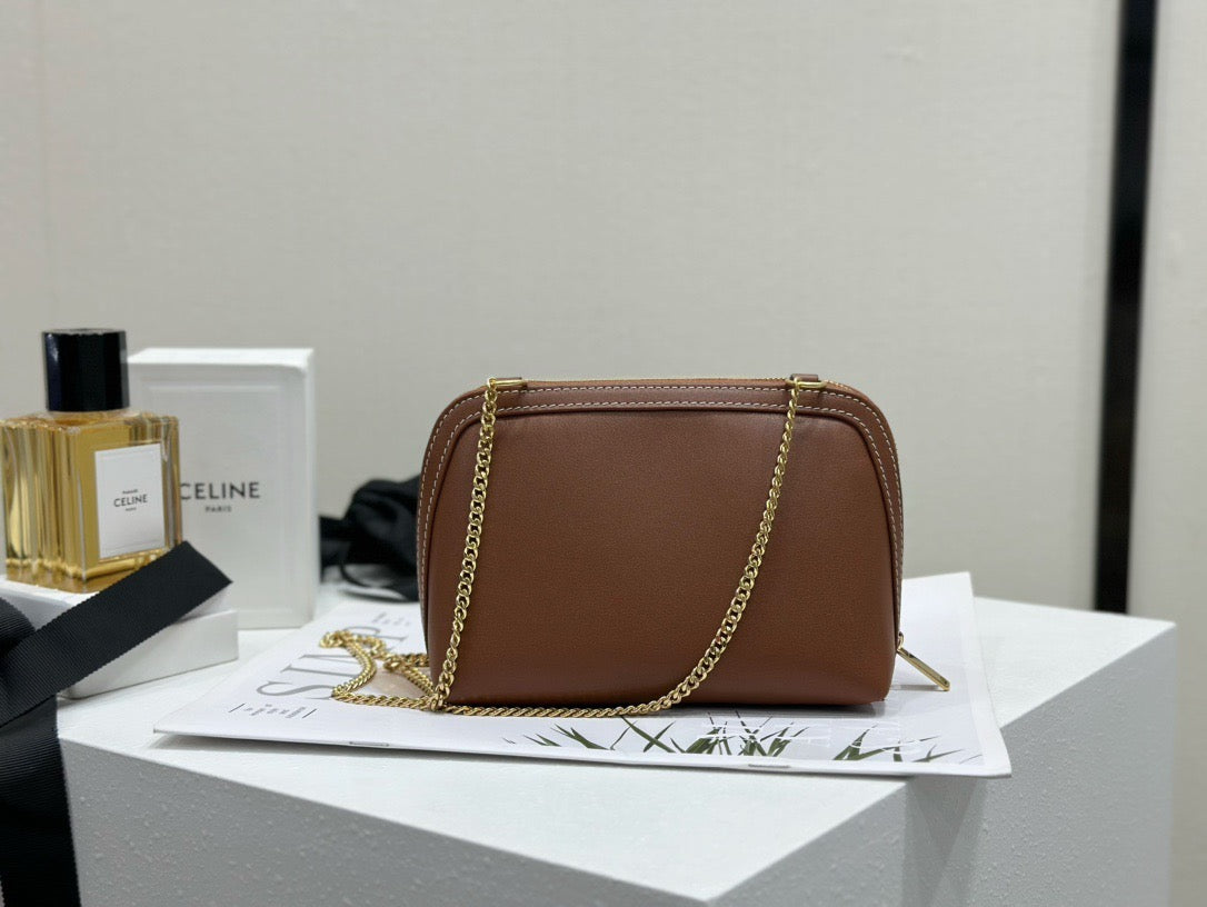 셀린느 트리옹프 레더 체인 클러치