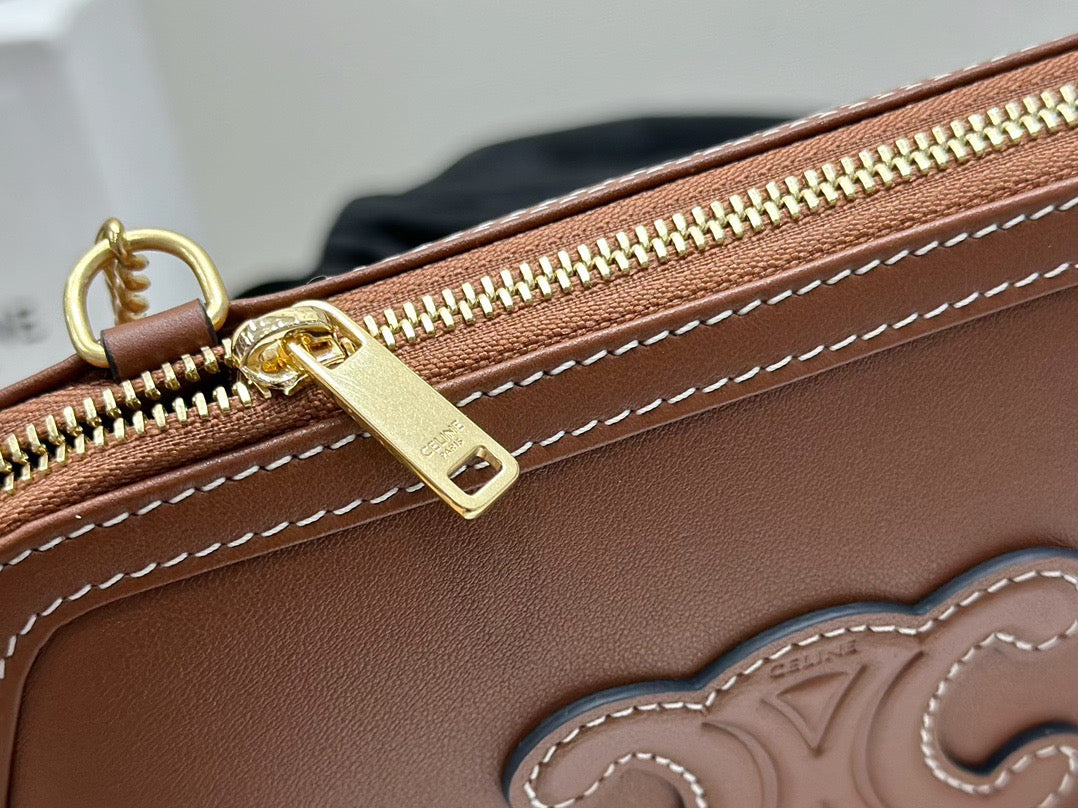 셀린느 트리옹프 레더 체인 클러치