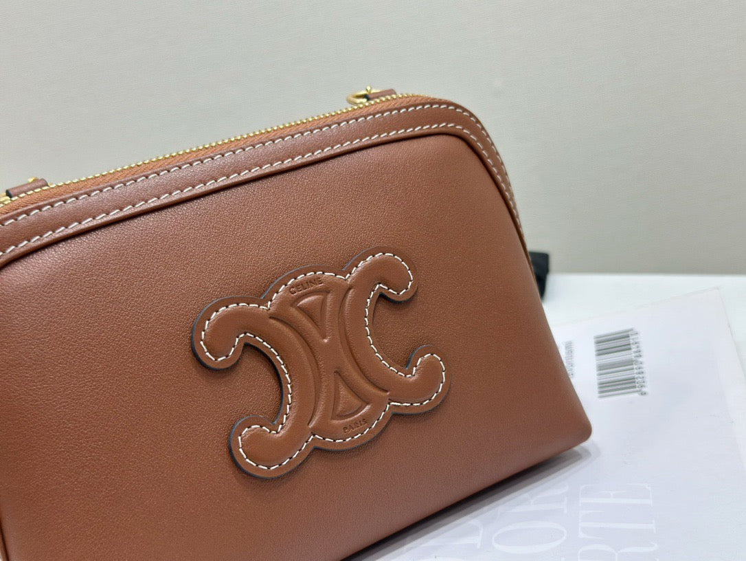 셀린느 트리옹프 레더 체인 클러치