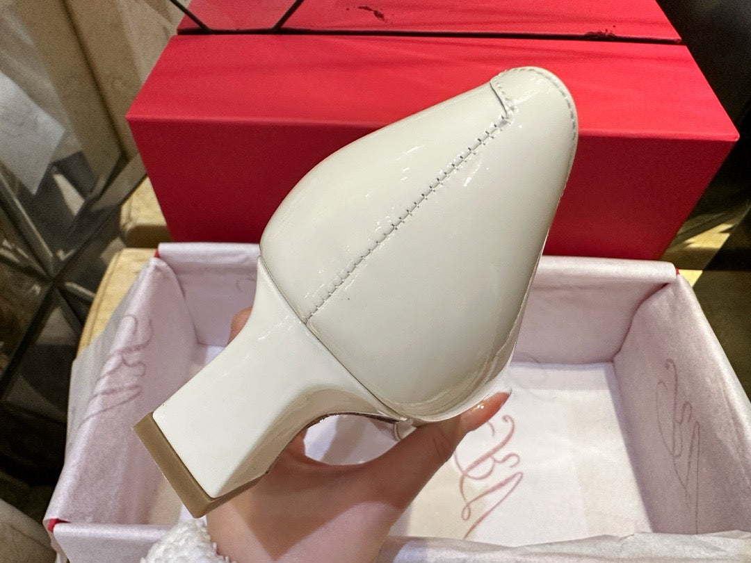 로저비비에 트럼펫 메탈 버클 펌프스