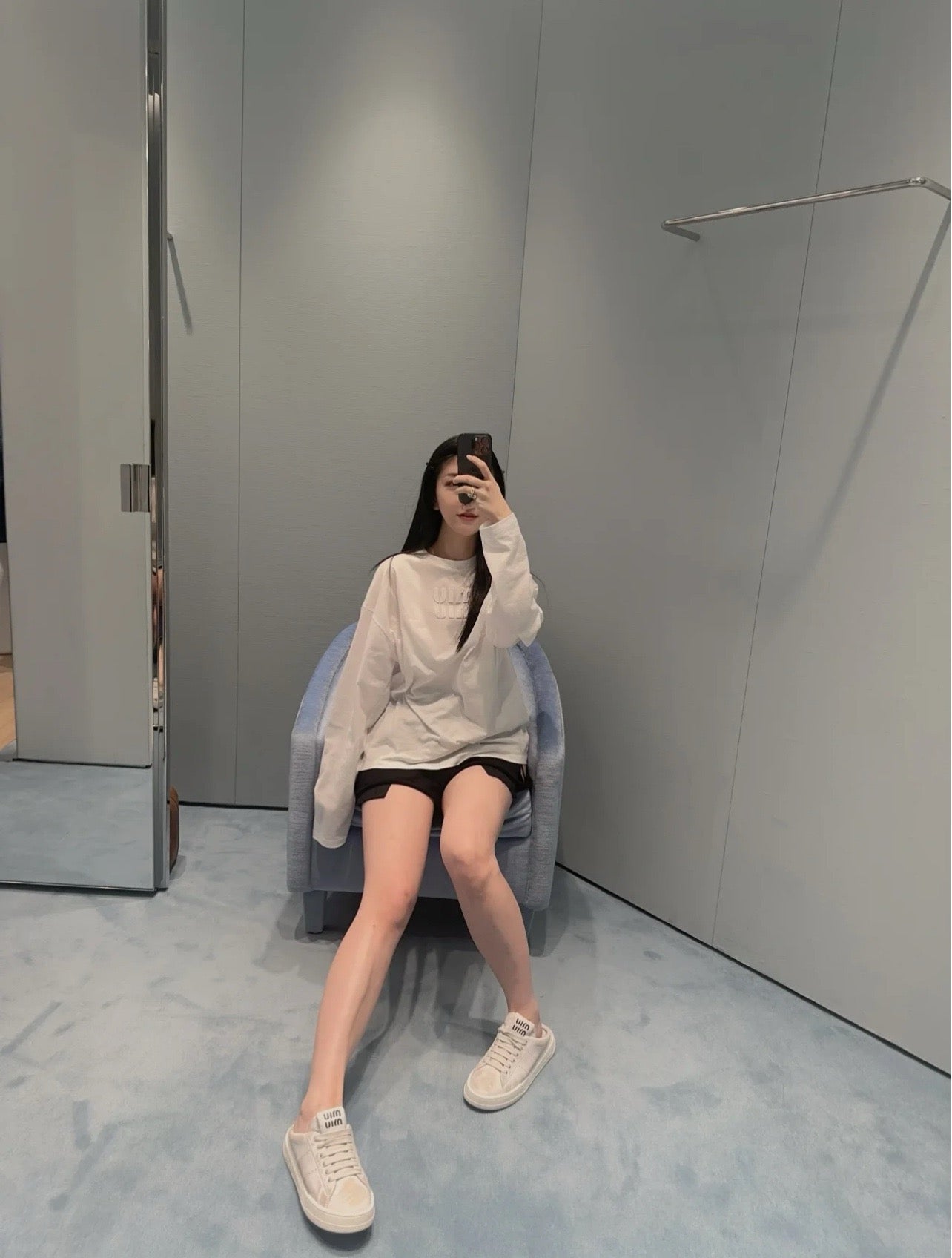 미우미우 블리치드 가죽 스니커즈 뮬