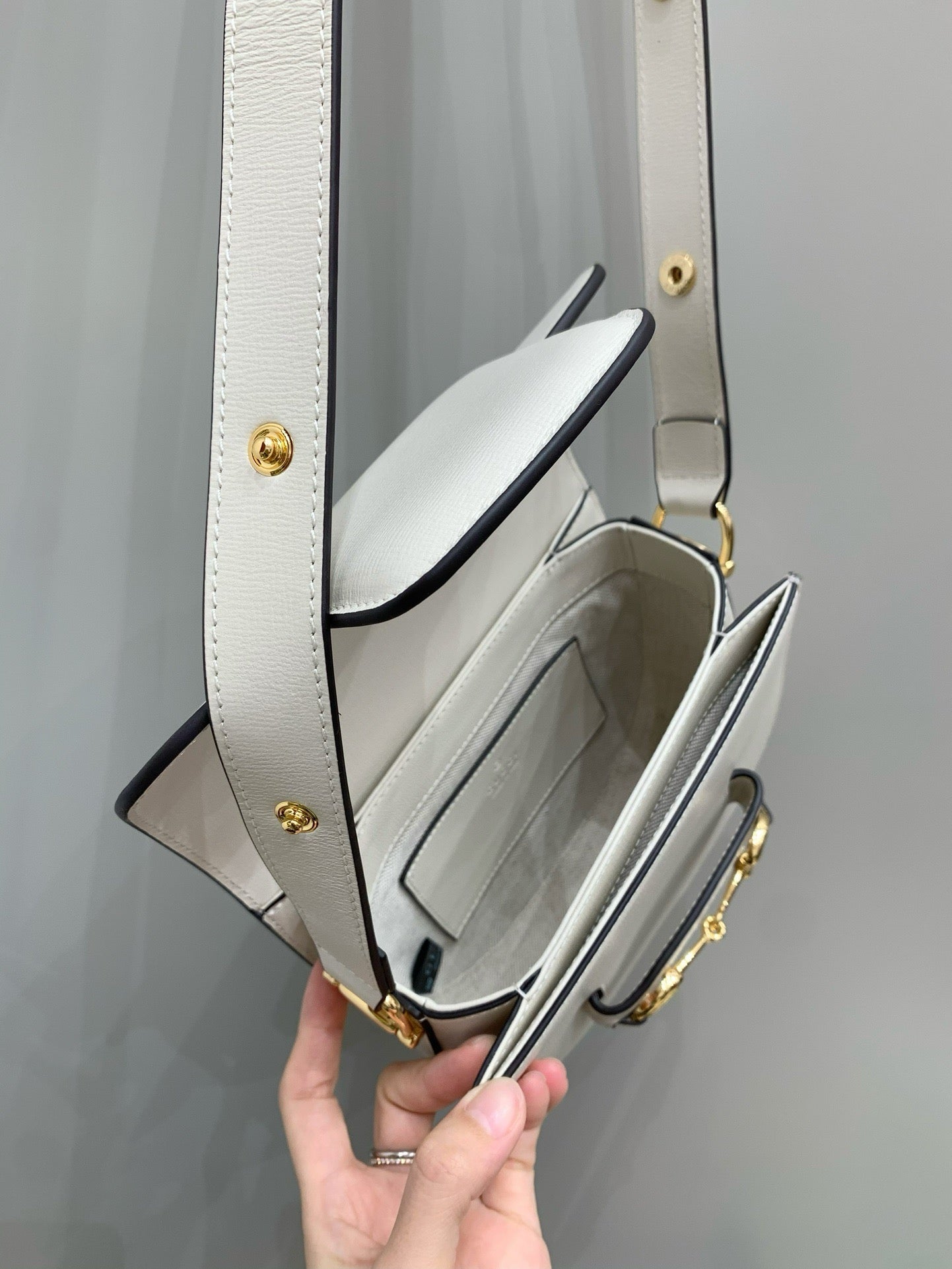 구찌 홀스빗 1955 올레더 라운드 미니백