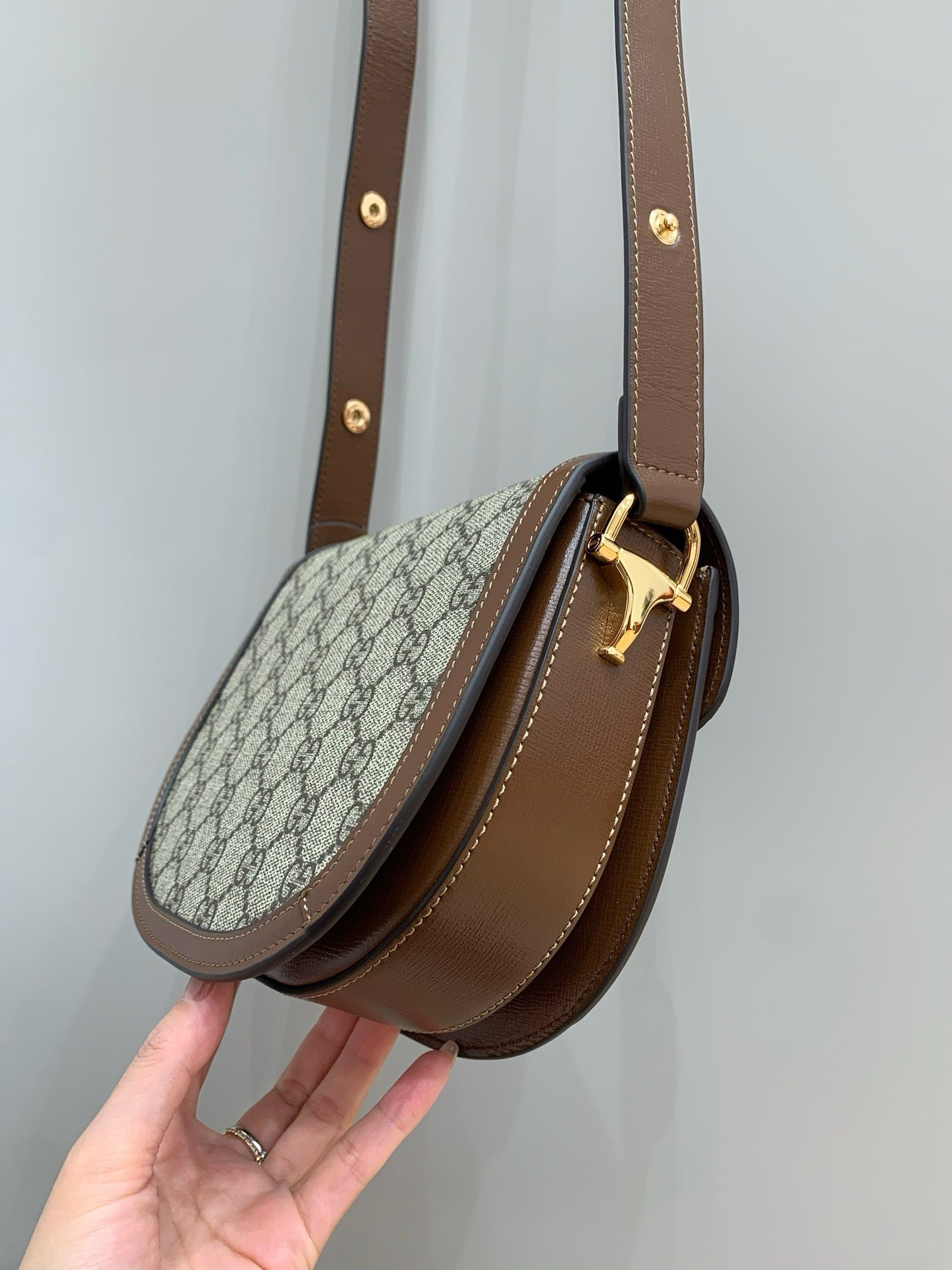 구찌 홀스빗 1955 라운드 미니백