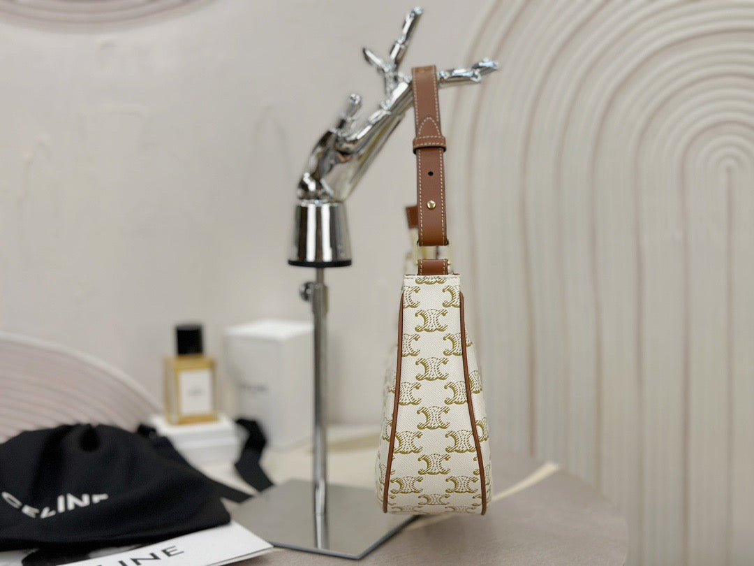 셀린느 트리옹프 아바백 캔버스 미디움