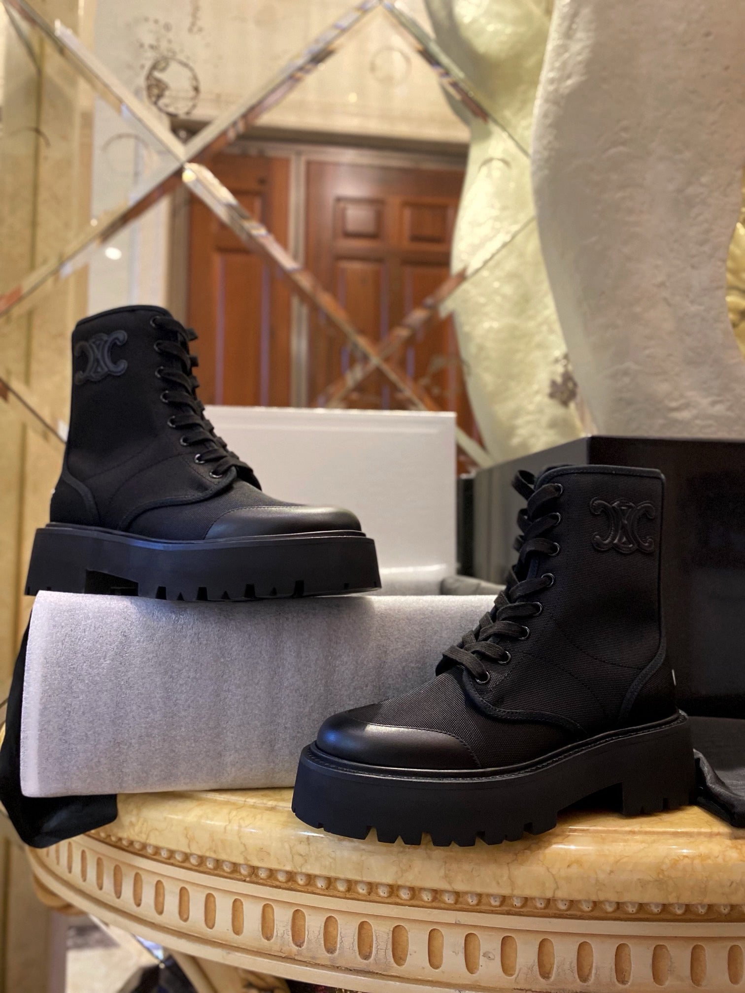 셀린느 나일론 벌키 레이스업 부츠