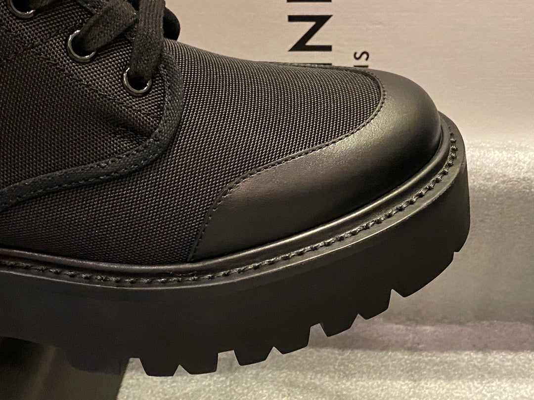 셀린느 나일론 벌키 레이스업 부츠