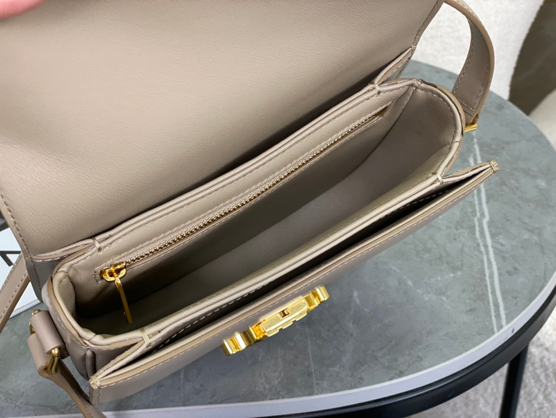 셀린느 트리옹프 틴 베사체 숄더백