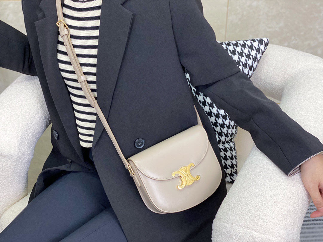 셀린느 트리옹프 틴 베사체 숄더백