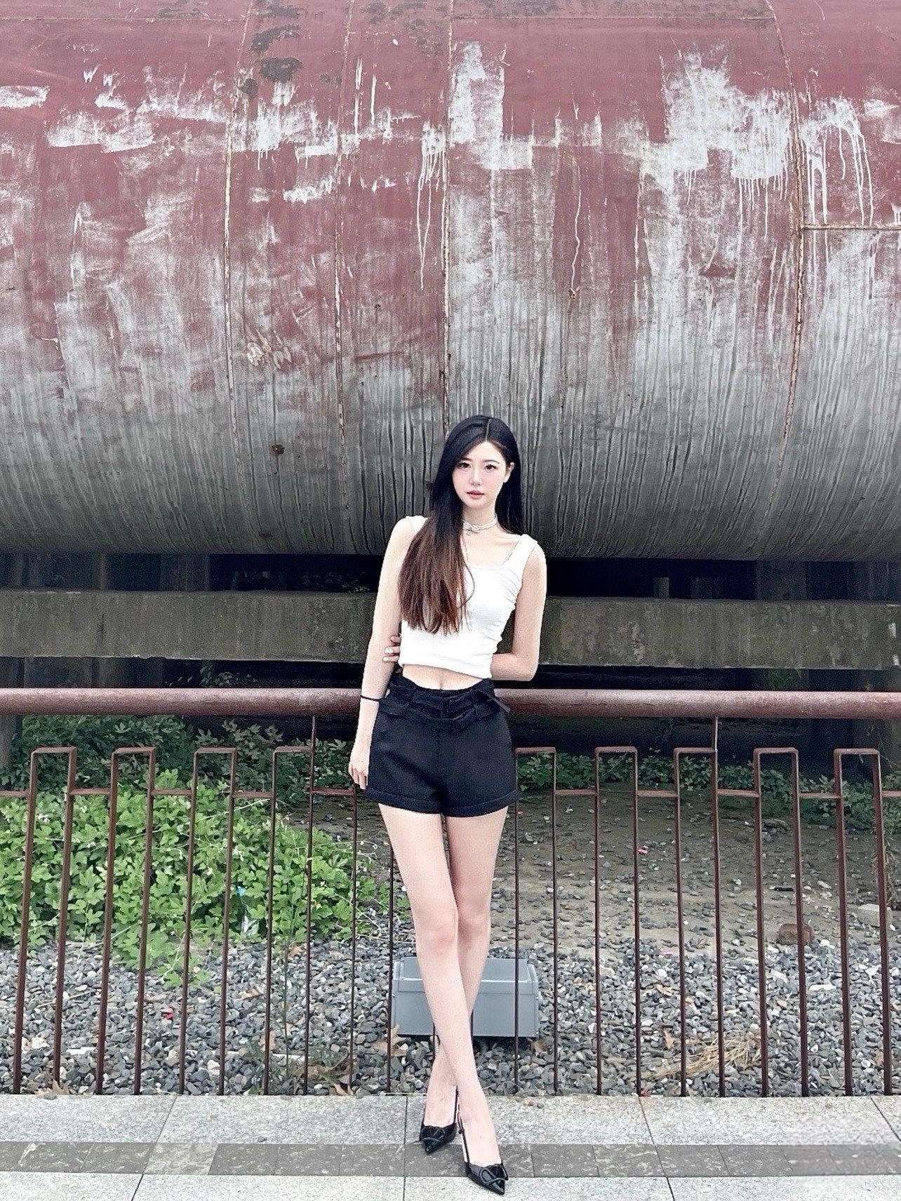 발렌티노 페이던트 브이로고 시그니처 슬링백 펌프스