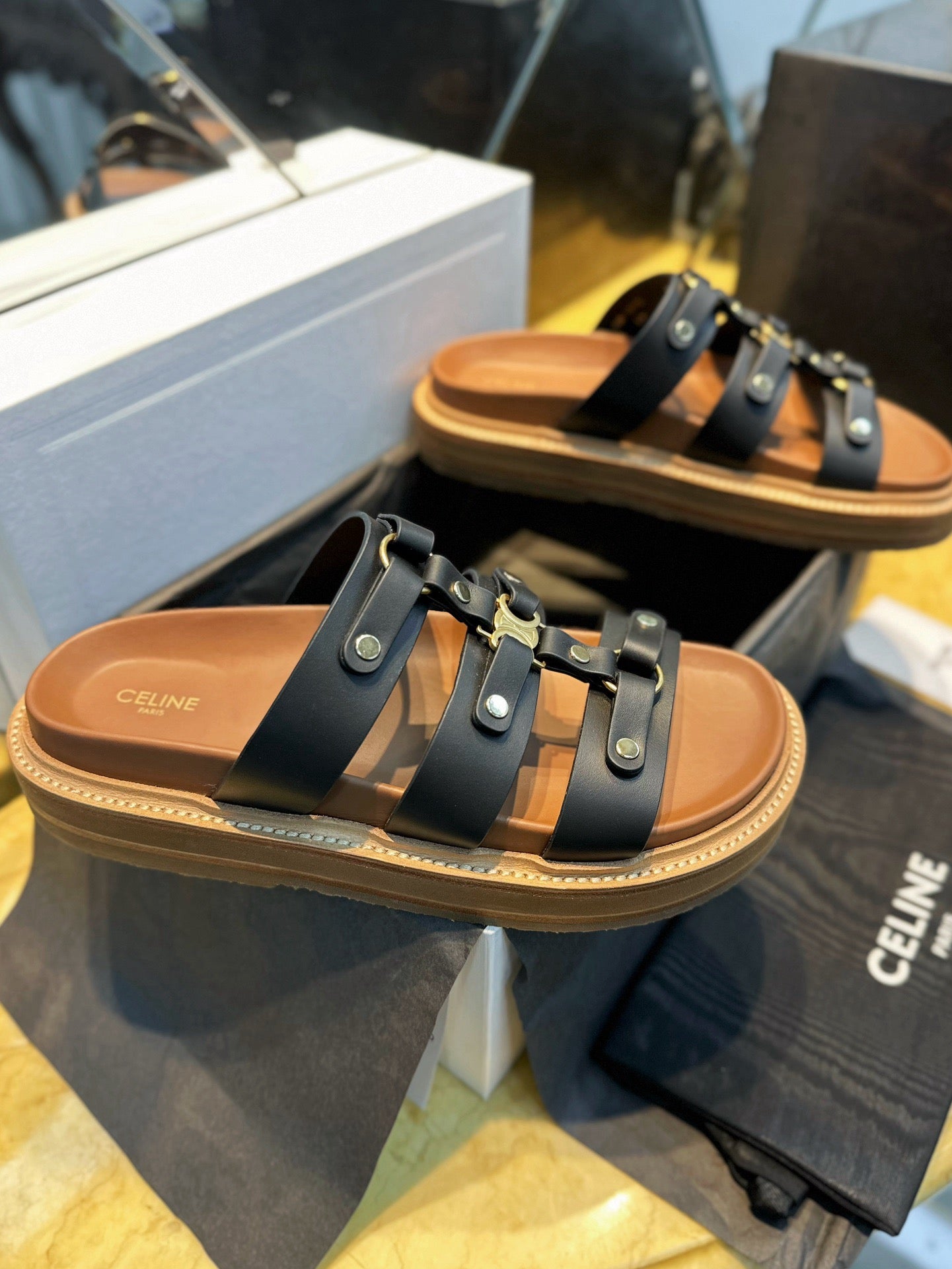 셀린느 티피 슬라이드 샌들