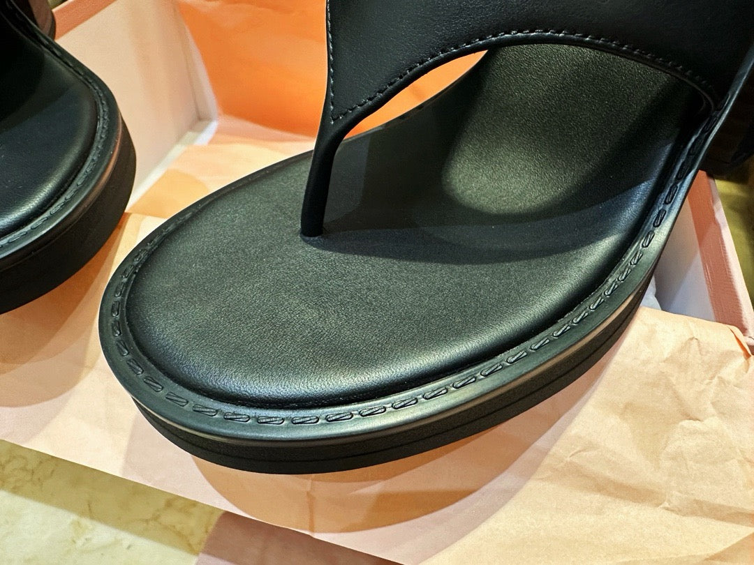 미우미우 레더 통 부츠