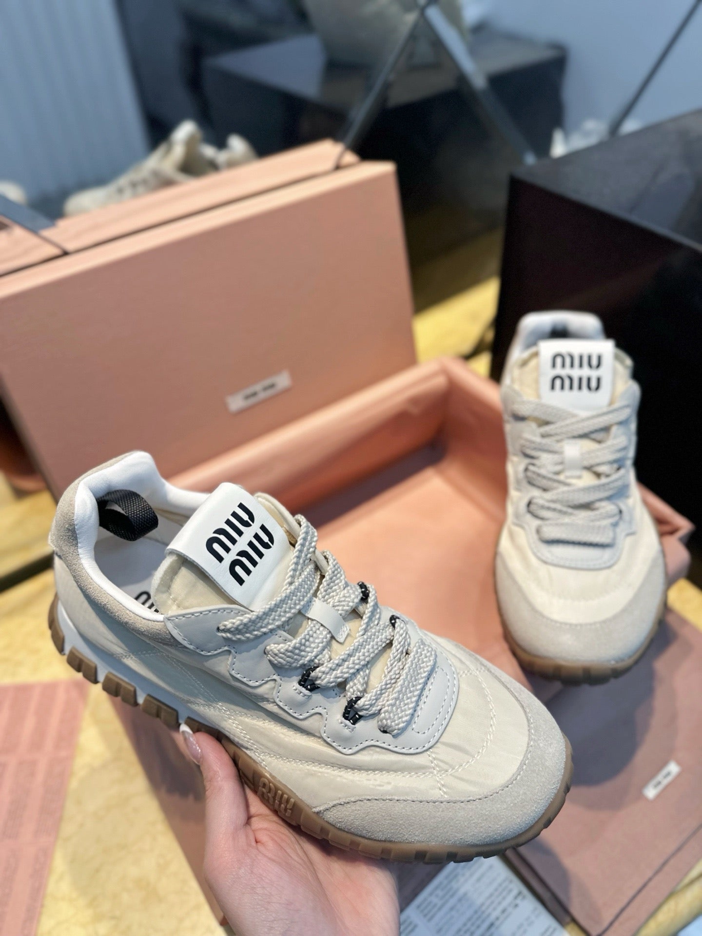 미우미우 타이어 테크니컬 패브릭 스니커즈
