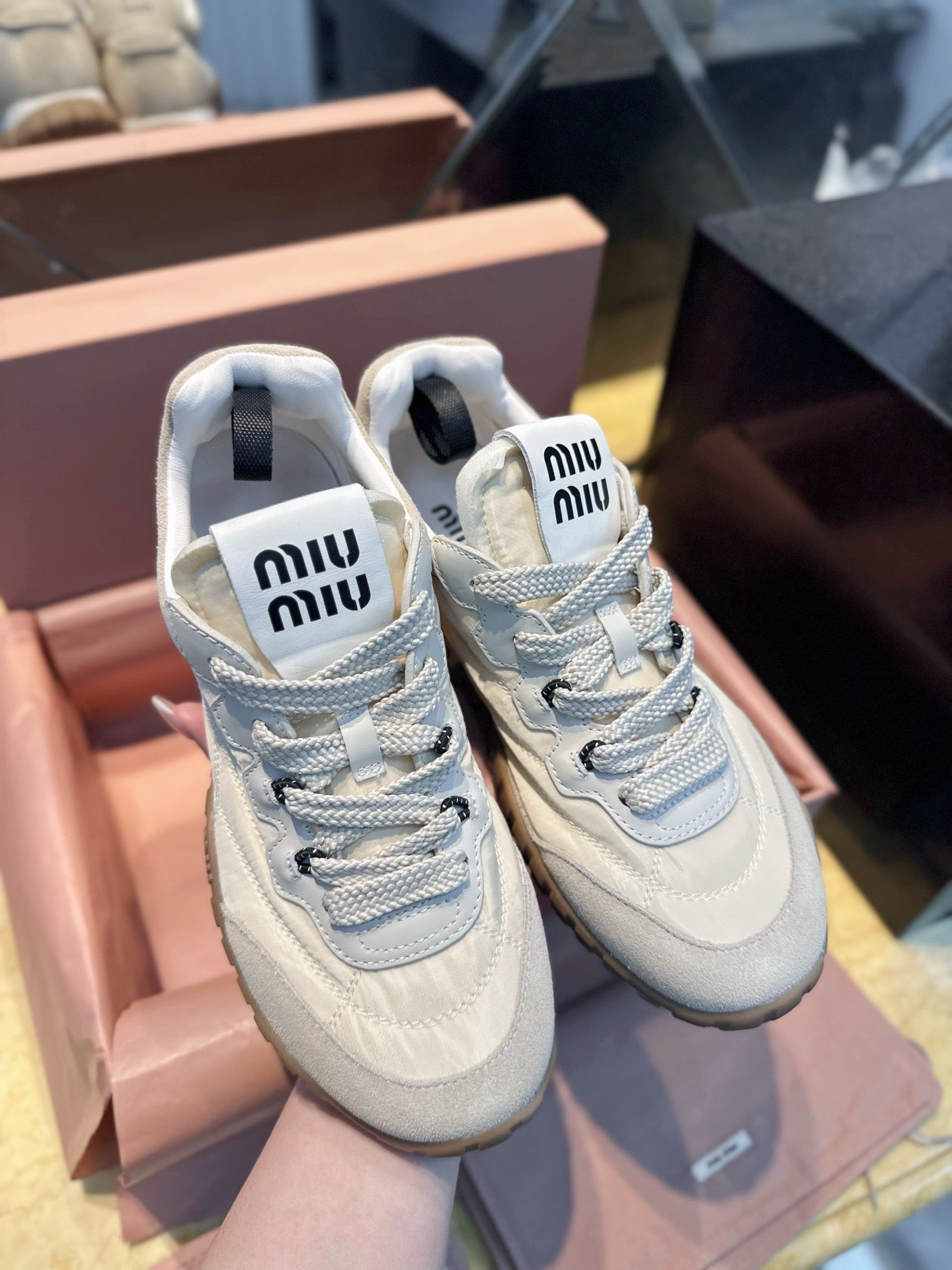 미우미우 타이어 테크니컬 패브릭 스니커즈