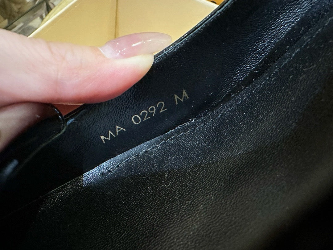 루이비통 셰이크 슬링백 펌프스