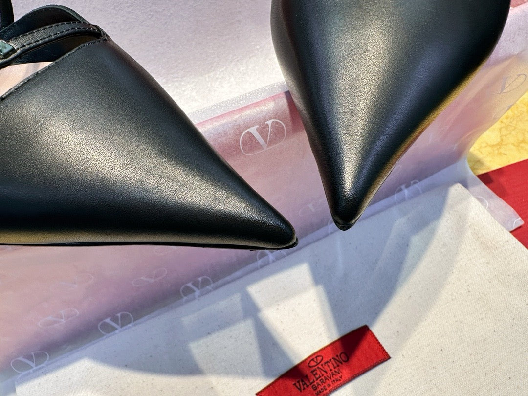 발렌티노 락스터드 위스피 뮬