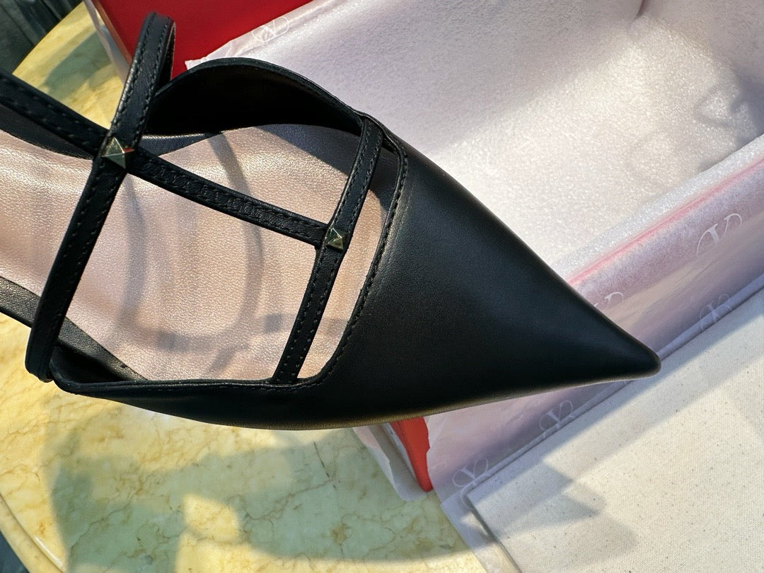 발렌티노 락스터드 위스피 뮬