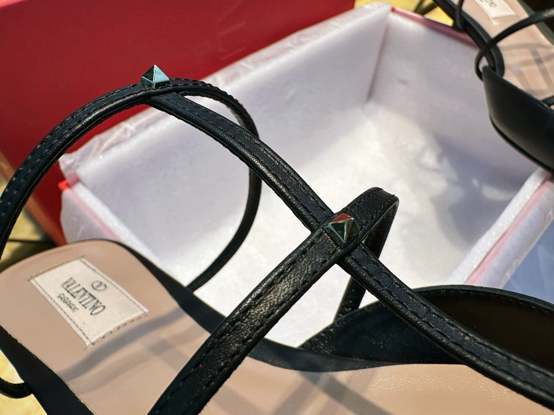 발렌티노 락스터드 위스피 뮬