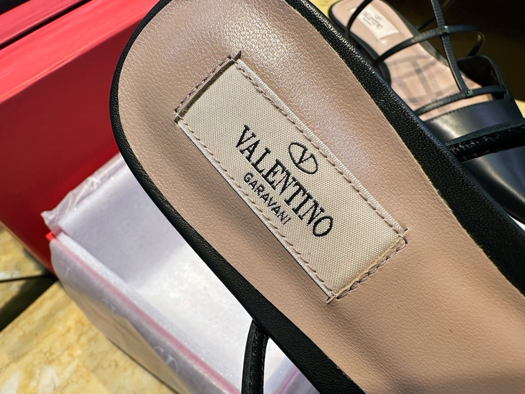 발렌티노 락스터드 위스피 뮬