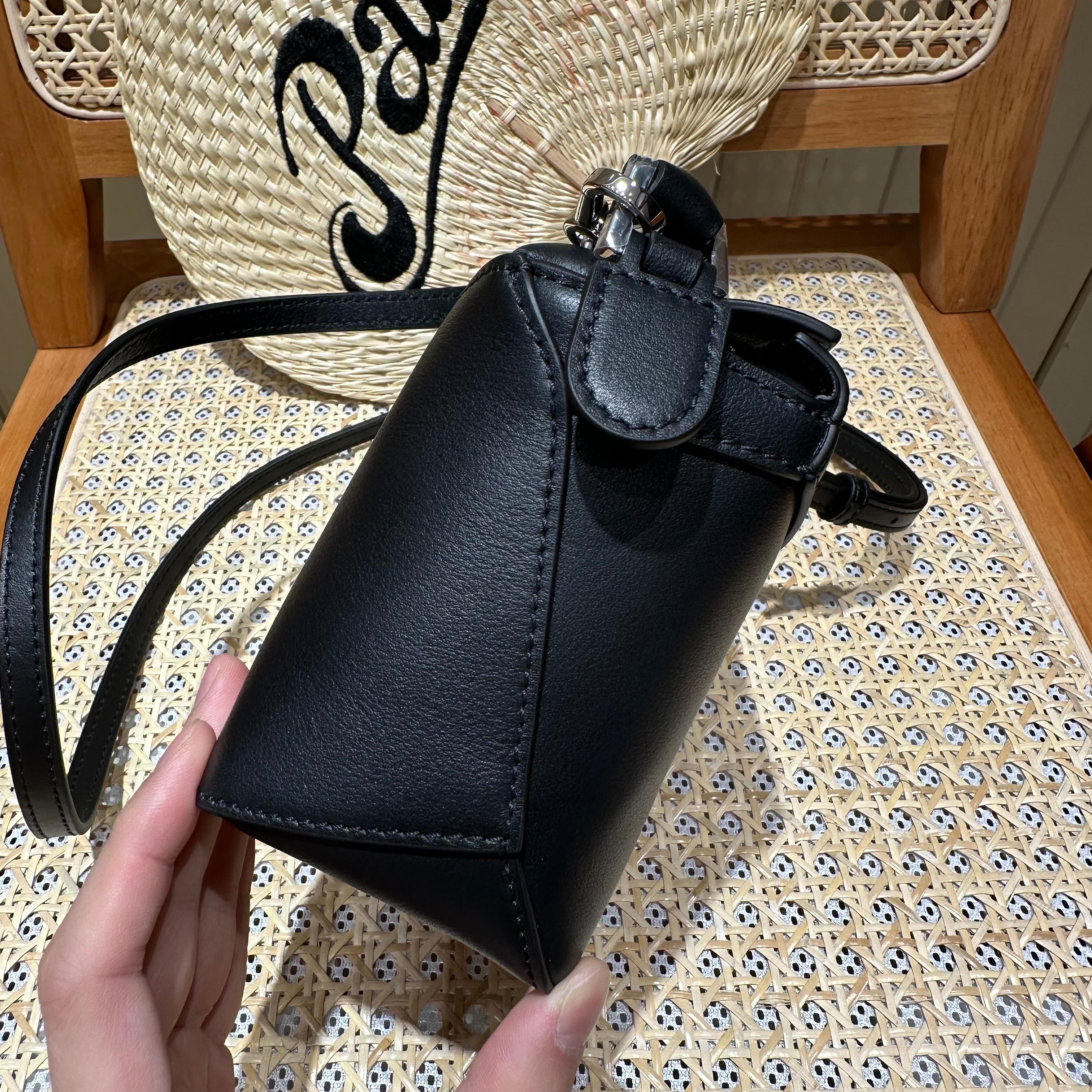 로에베 퍼즐백 미니 엣지