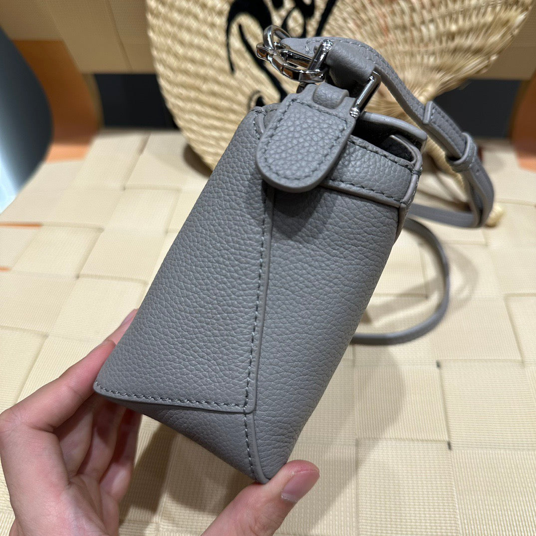 로에베 퍼즐백 미니 엣지