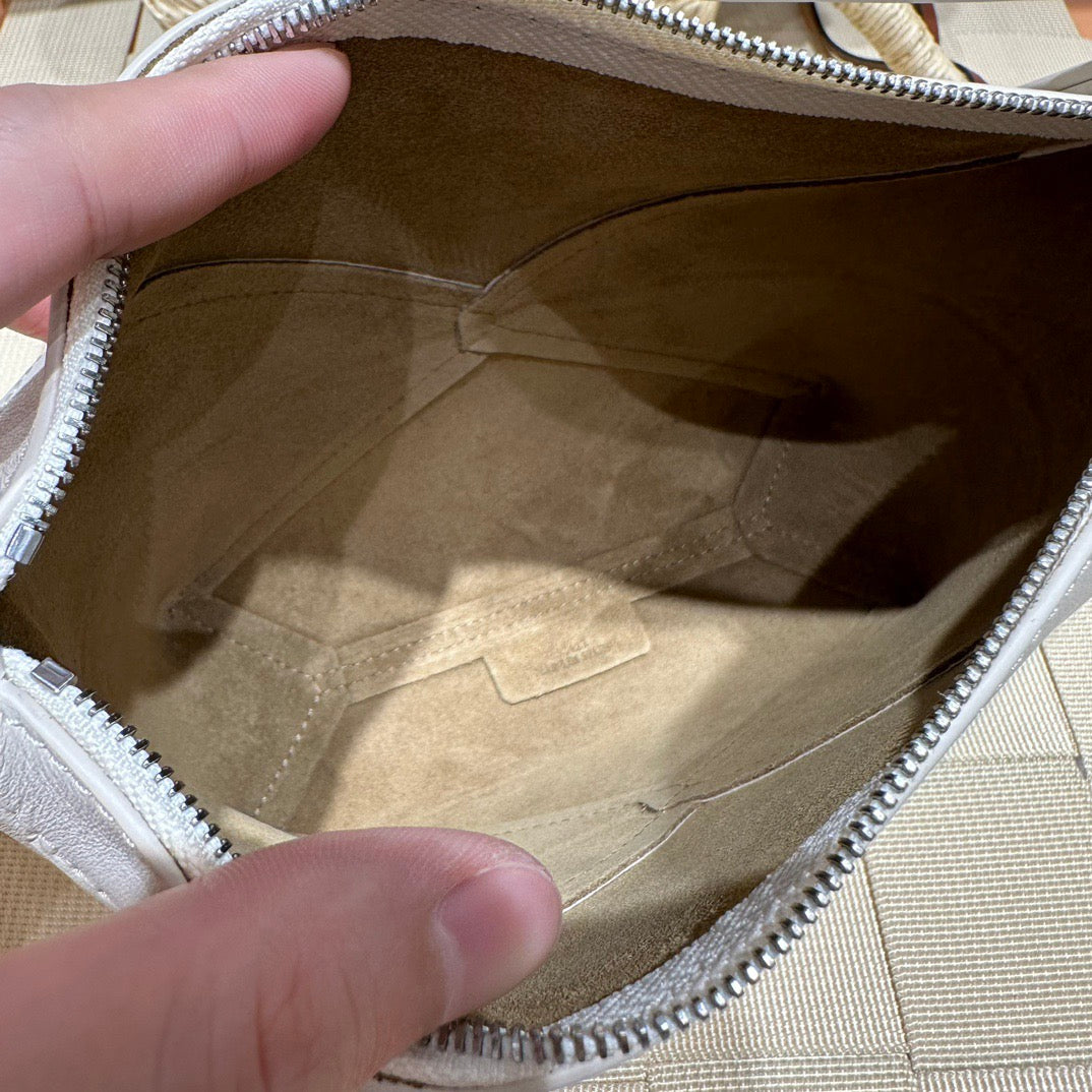 로에베 퍼즐 폴드 파우치