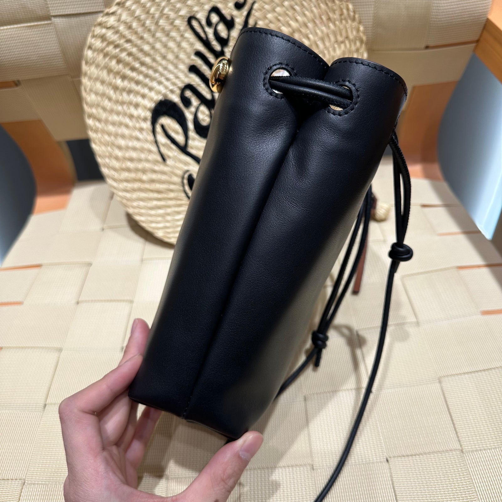 로에베 페블 파우치