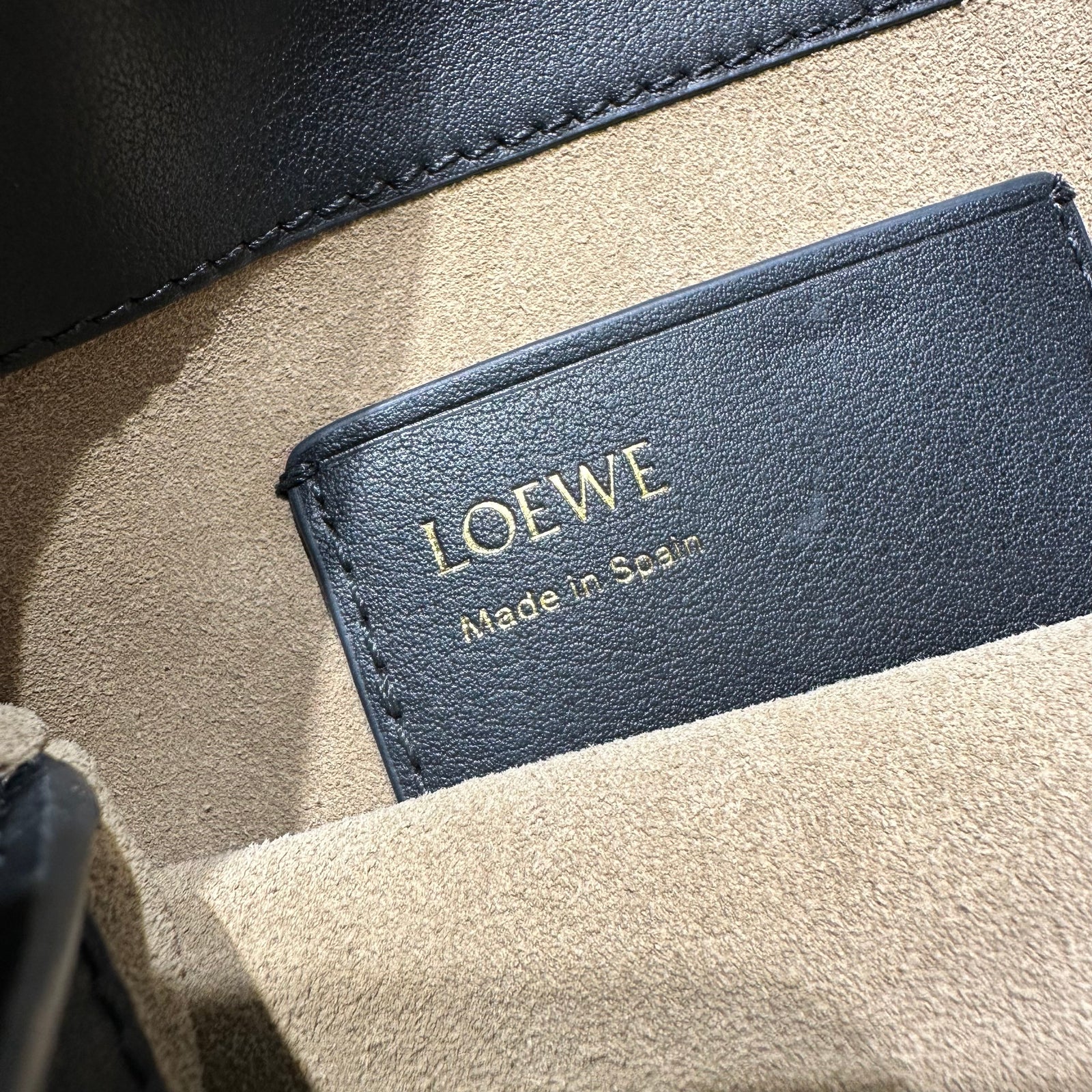 로에베 페블 파우치