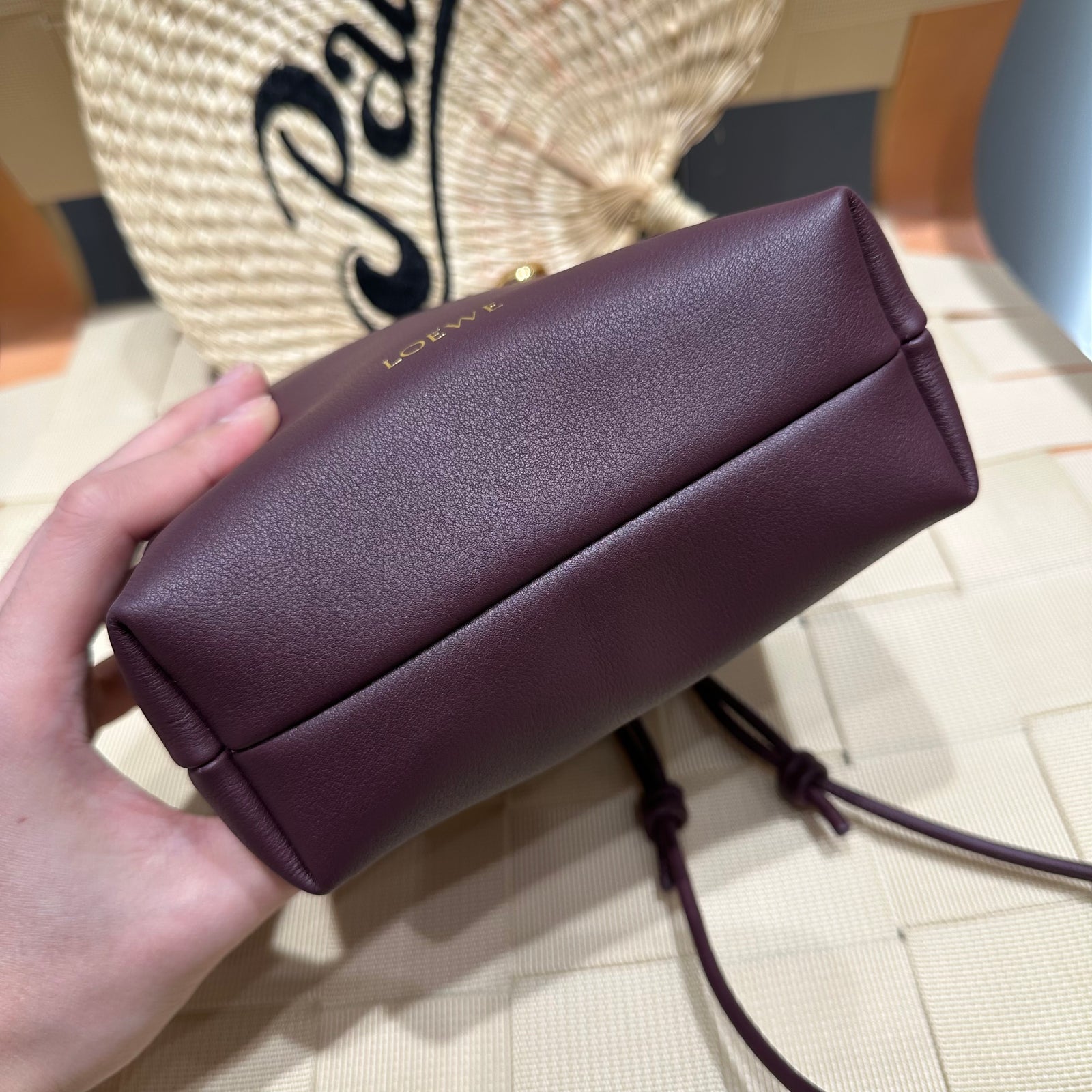 로에베 페블 파우치