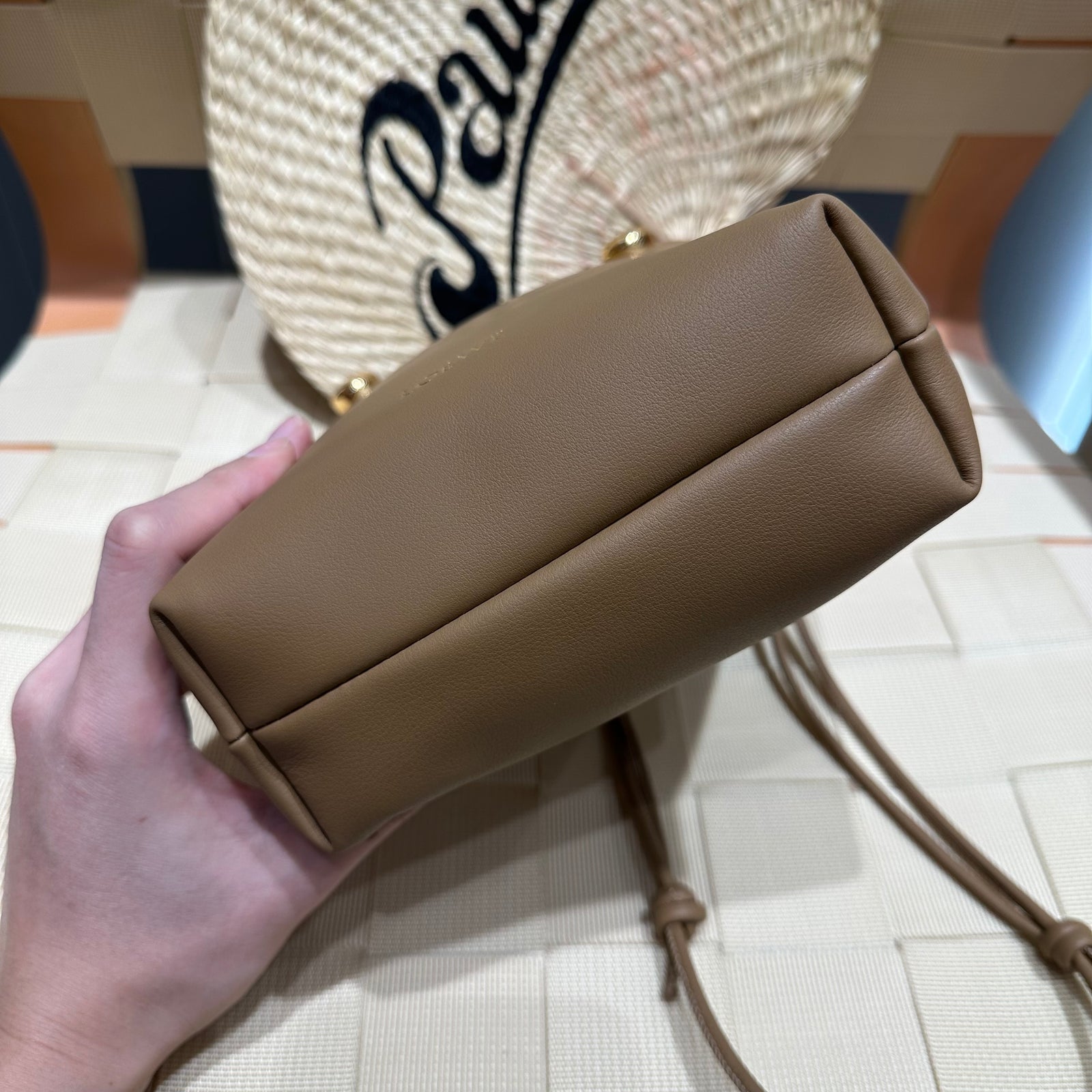 로에베 페블 파우치