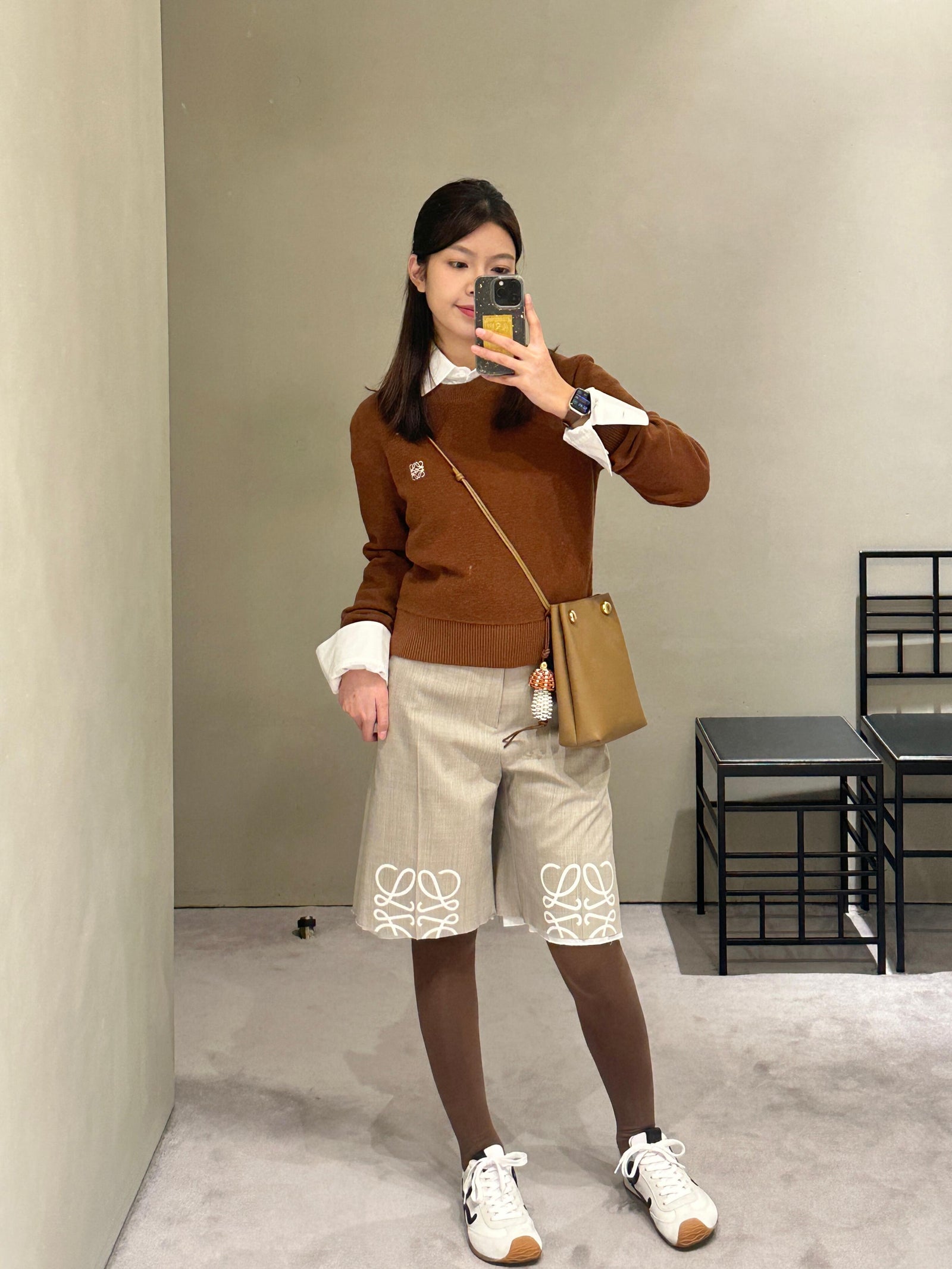 로에베 페블 파우치