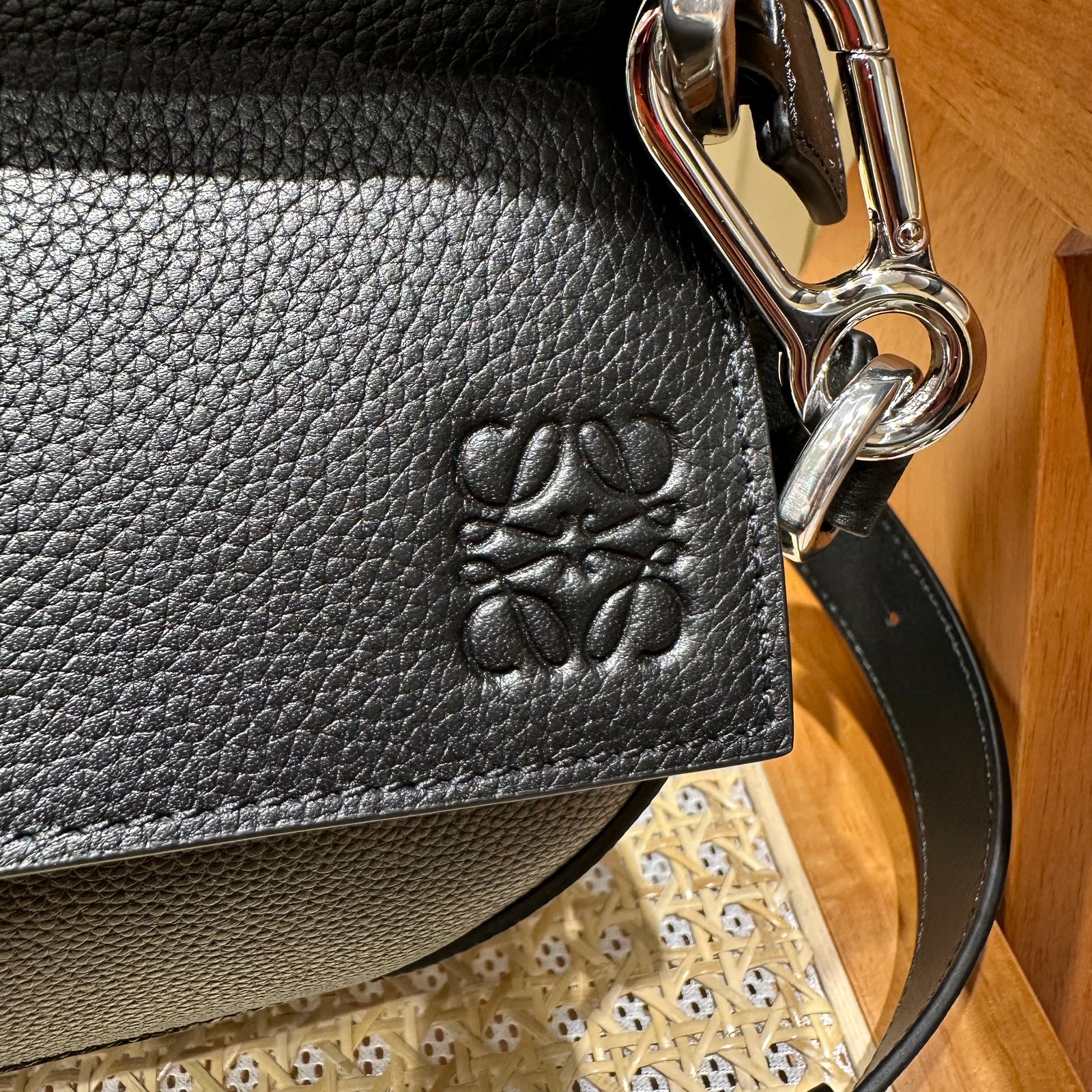 로에베 퍼즐백 미디움