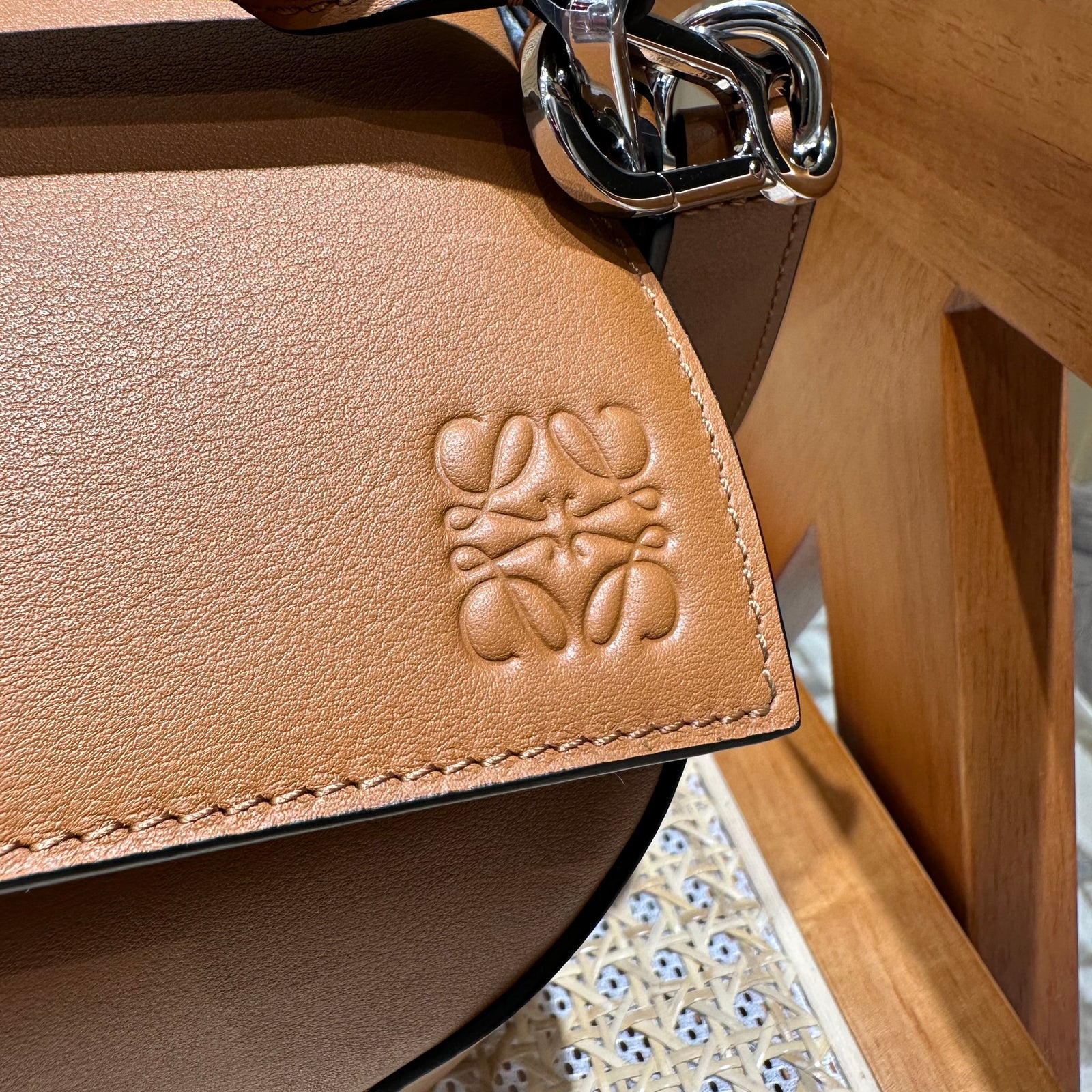 로에베 퍼즐백 미디움