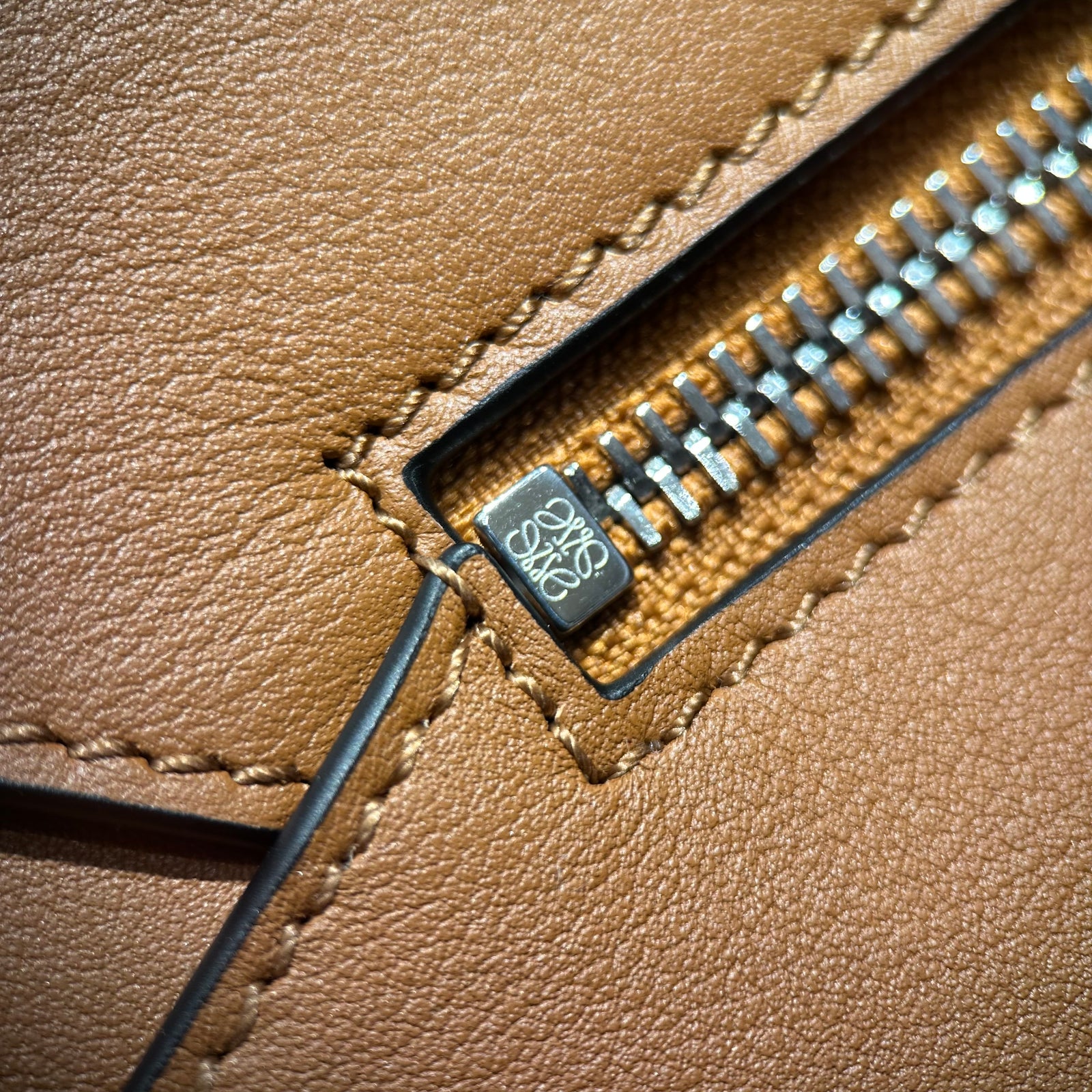 로에베 퍼즐백 미디움