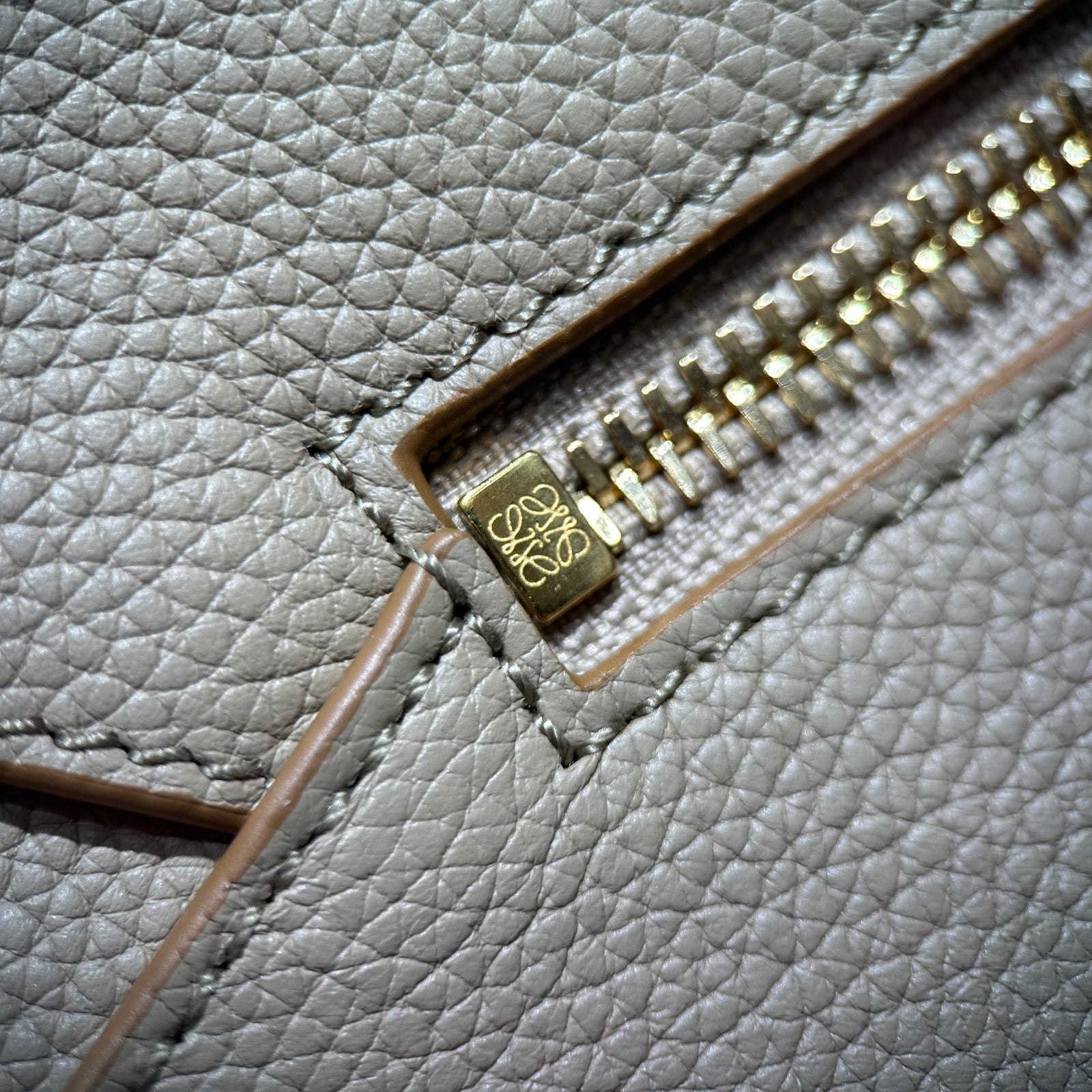 로에베 퍼즐백 미디움