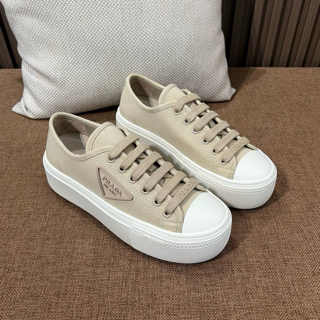 프라다 레이스 패브릭 스니커즈