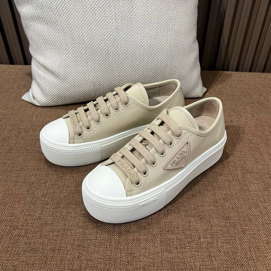 프라다 레이스 패브릭 스니커즈